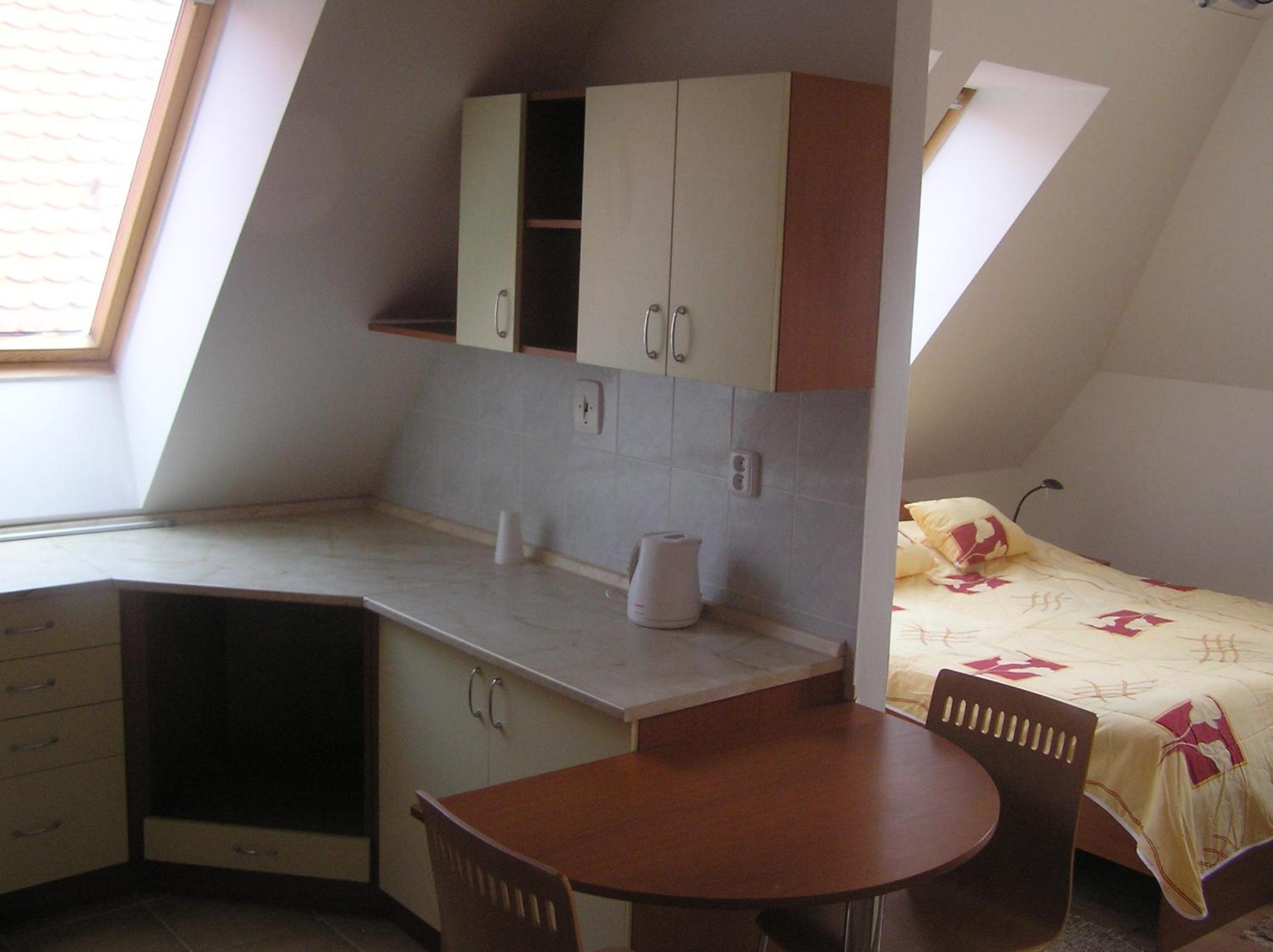 Studio - Split Level - Photo 7