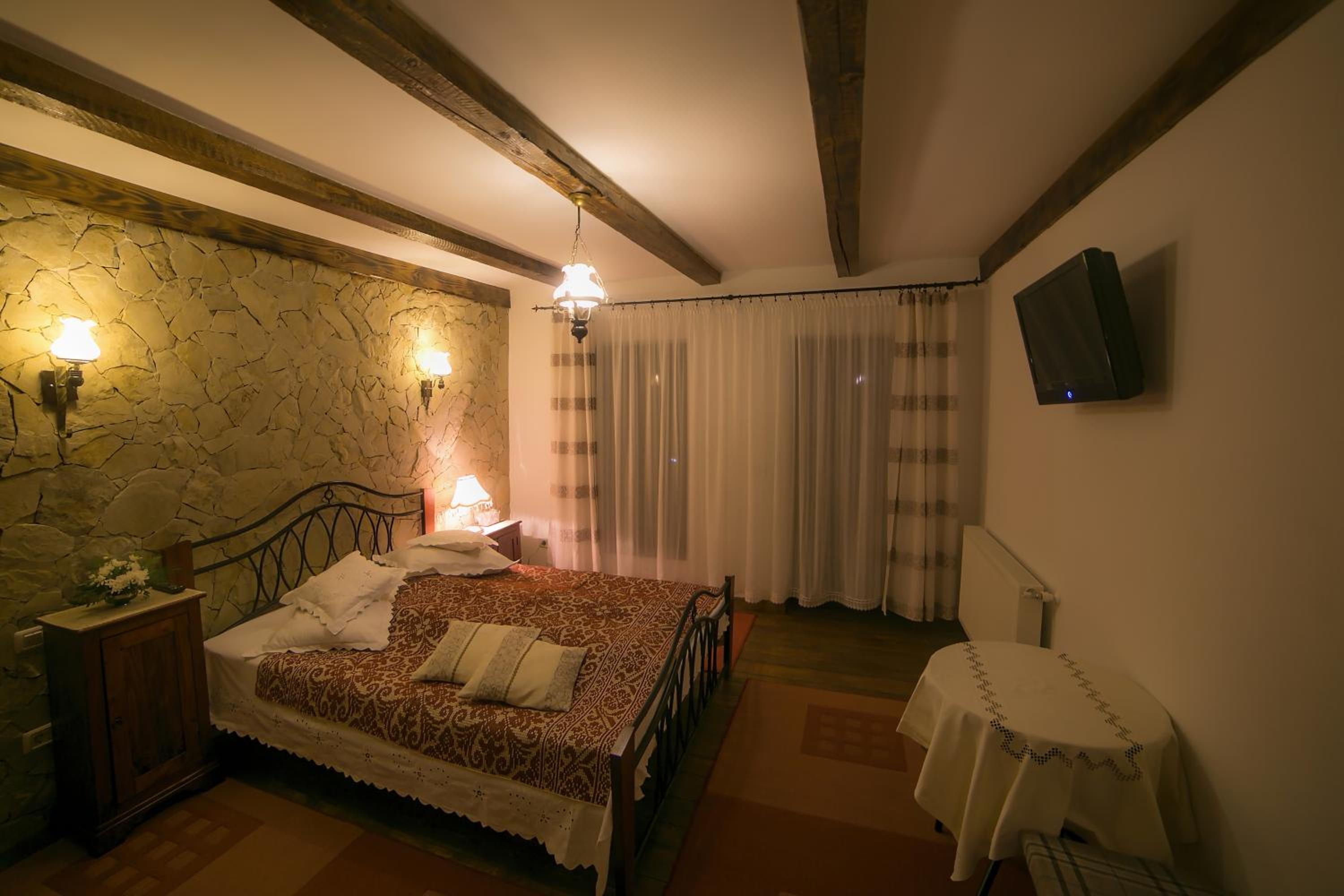 Standard Double Room - Photo 2