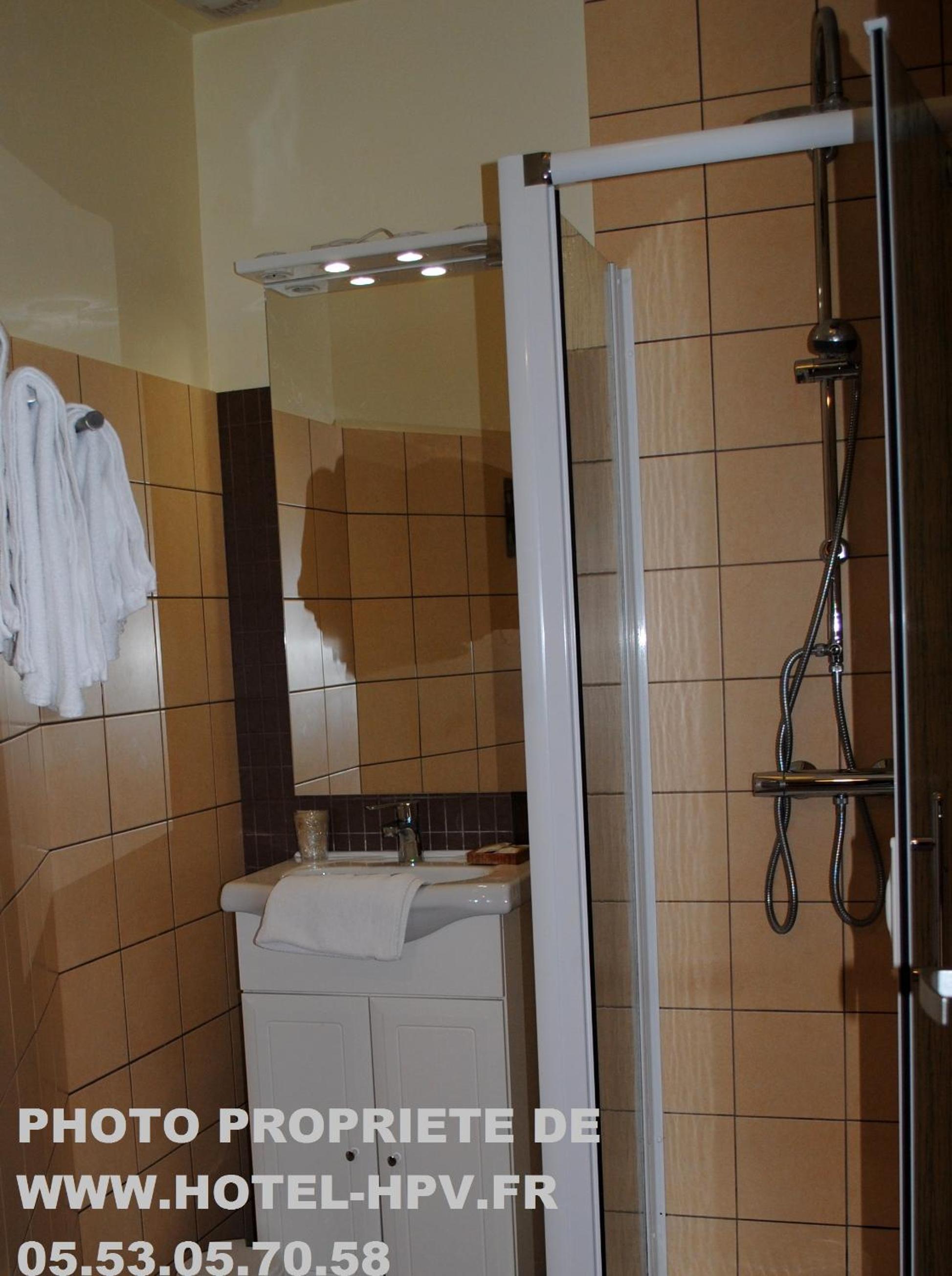 Double Room with Shower photo 2