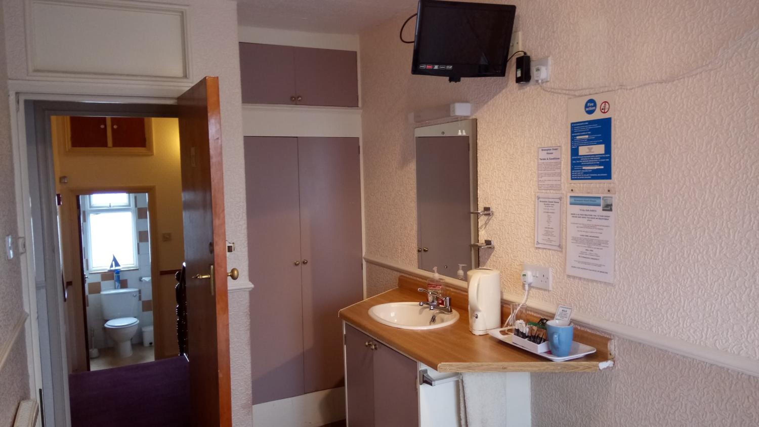 Budget Double Room photo 3