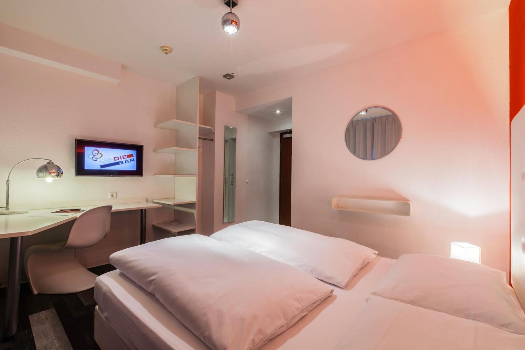Double or Twin Room - Photo 4