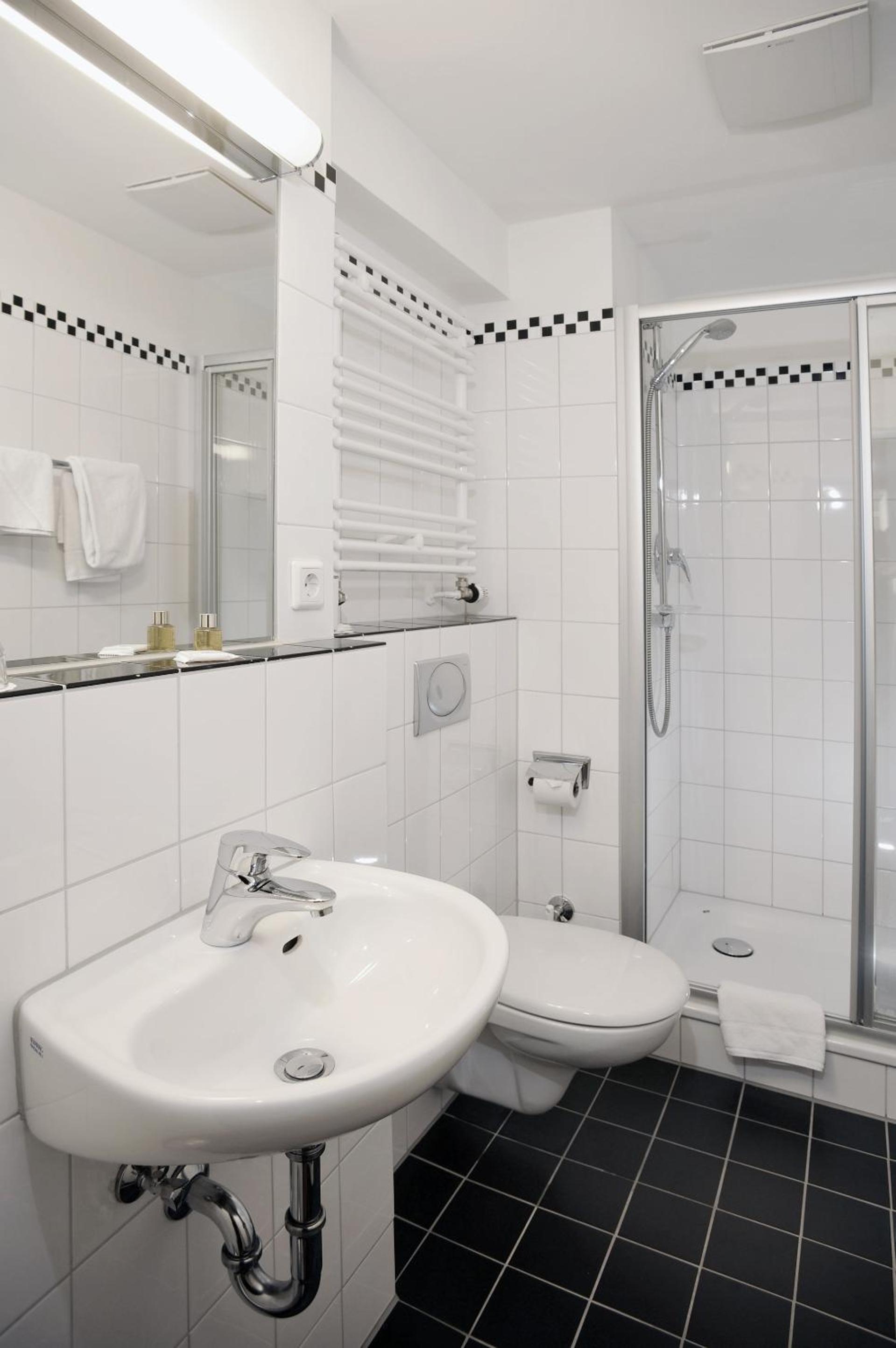 Double or Twin Room - Photo 2