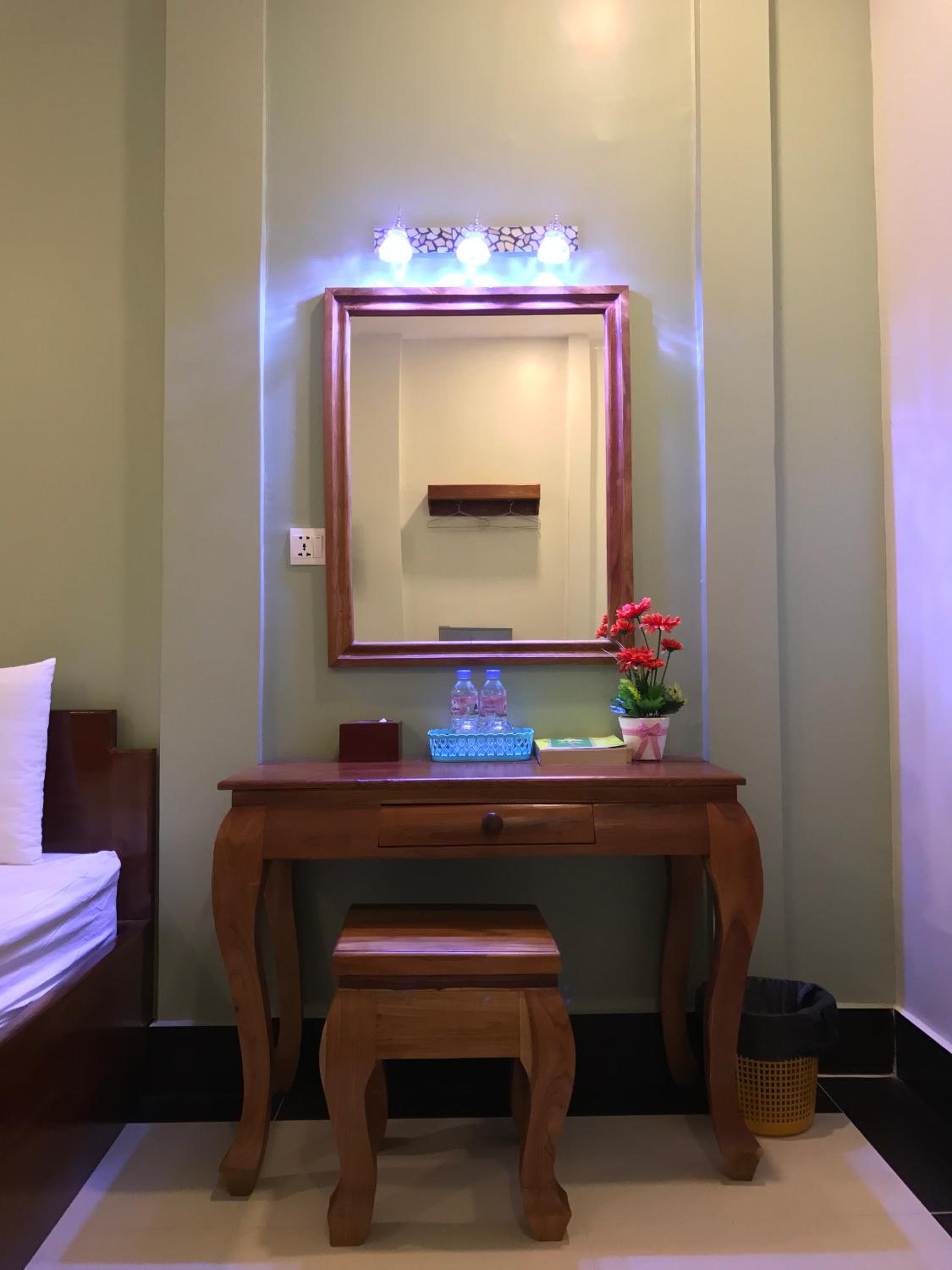 Deluxe Double Room - Photo 11
