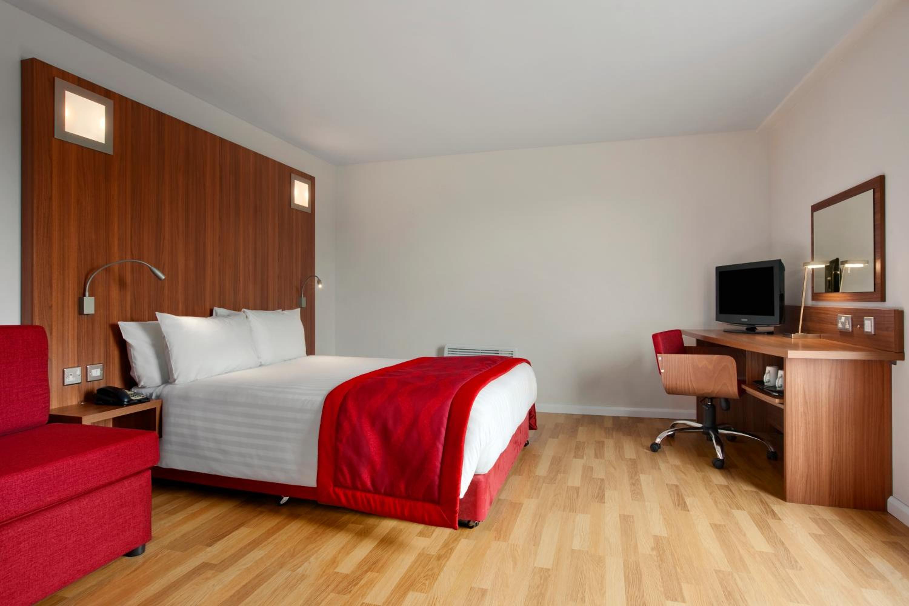 Double Room - Non-Smoking  - Photo 5