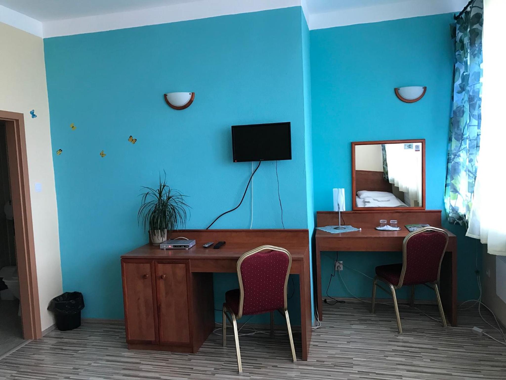 Standard Twin Room - Photo 10