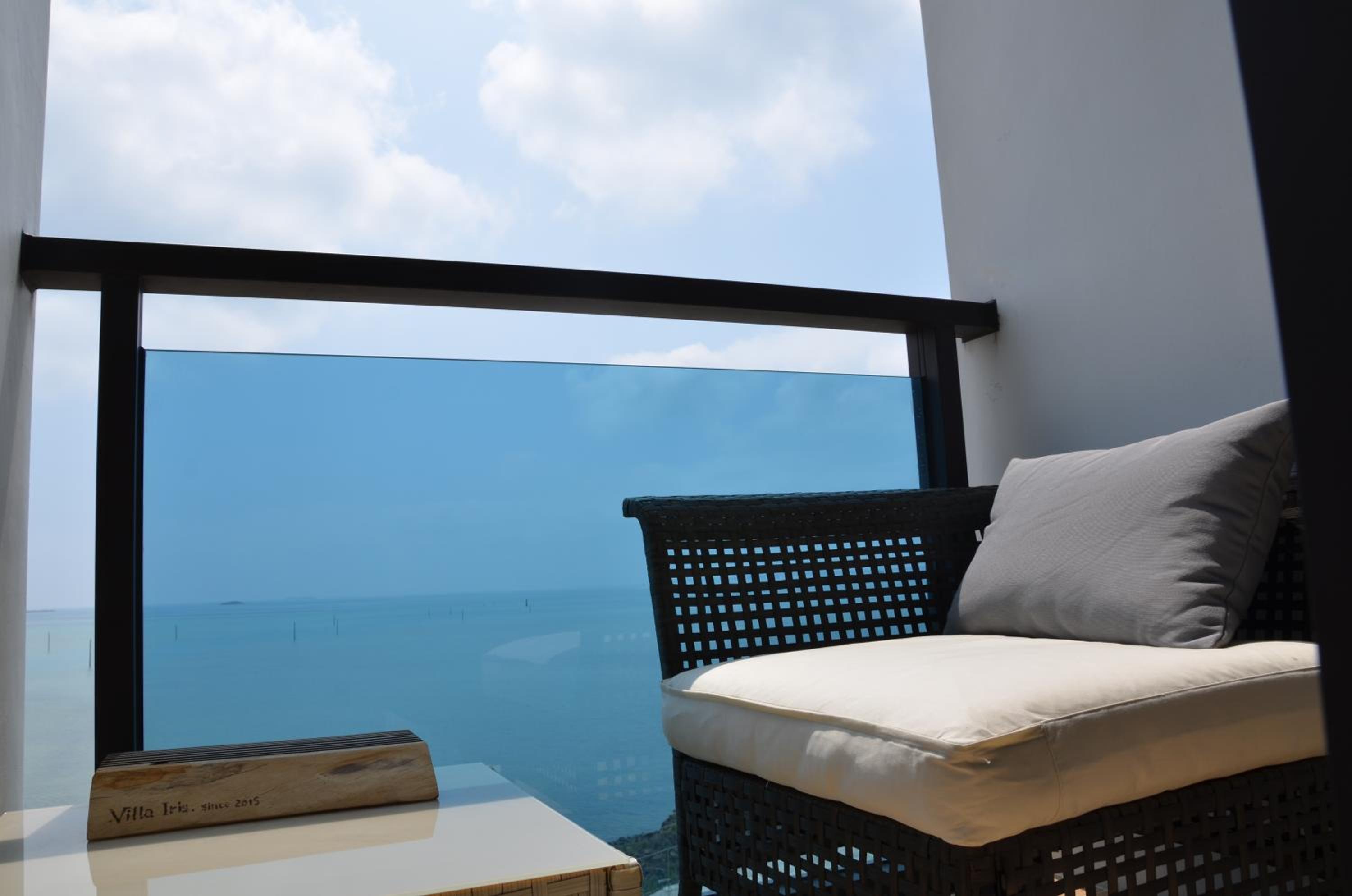 Family Room with Sea View photo 2
