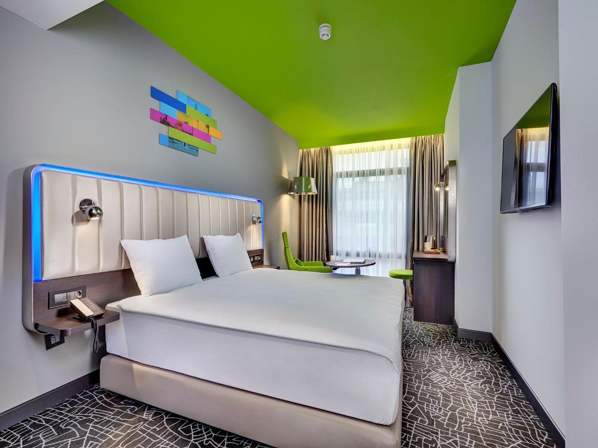 Superior Room with City View