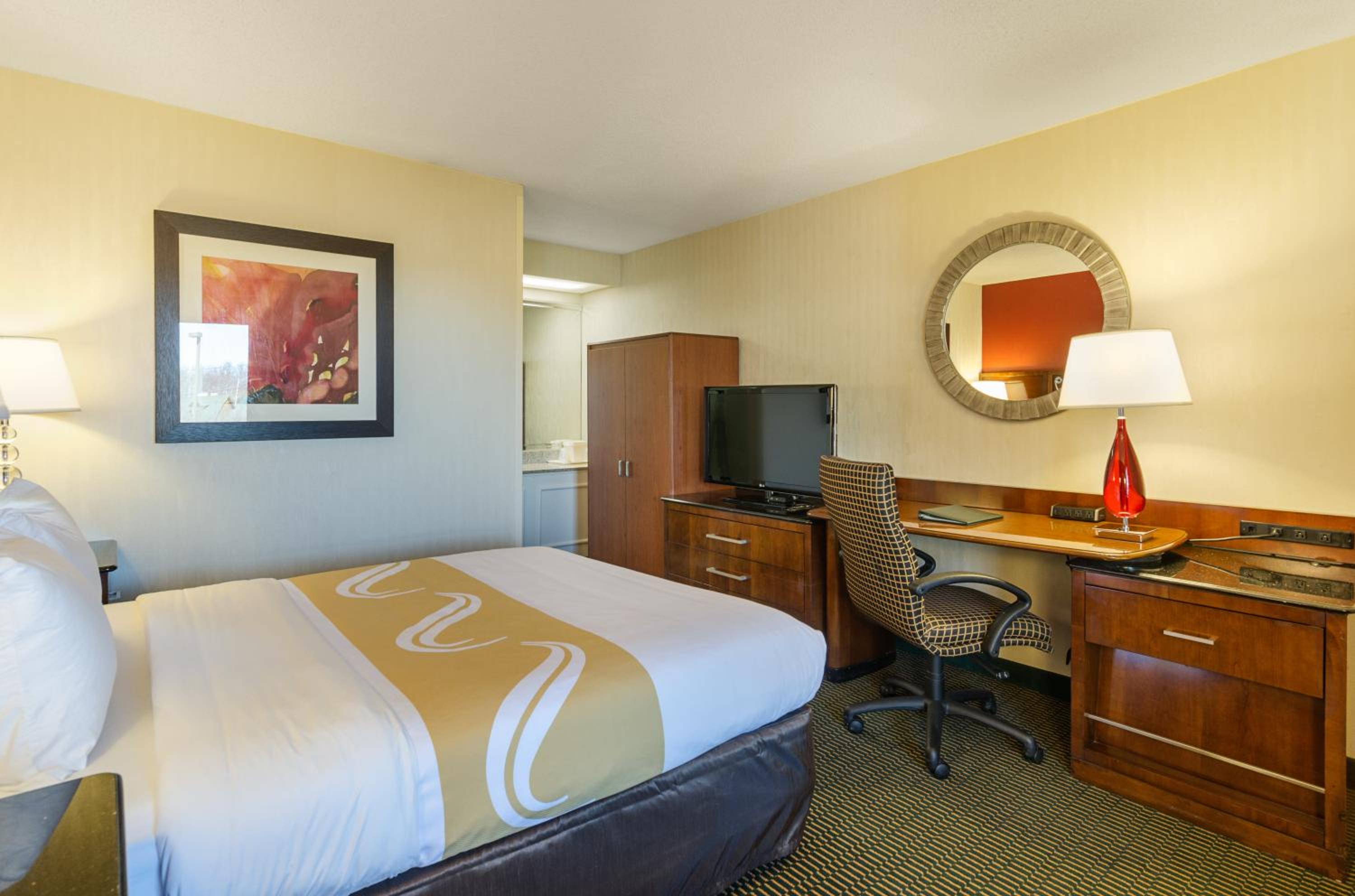 Standard Queen Room