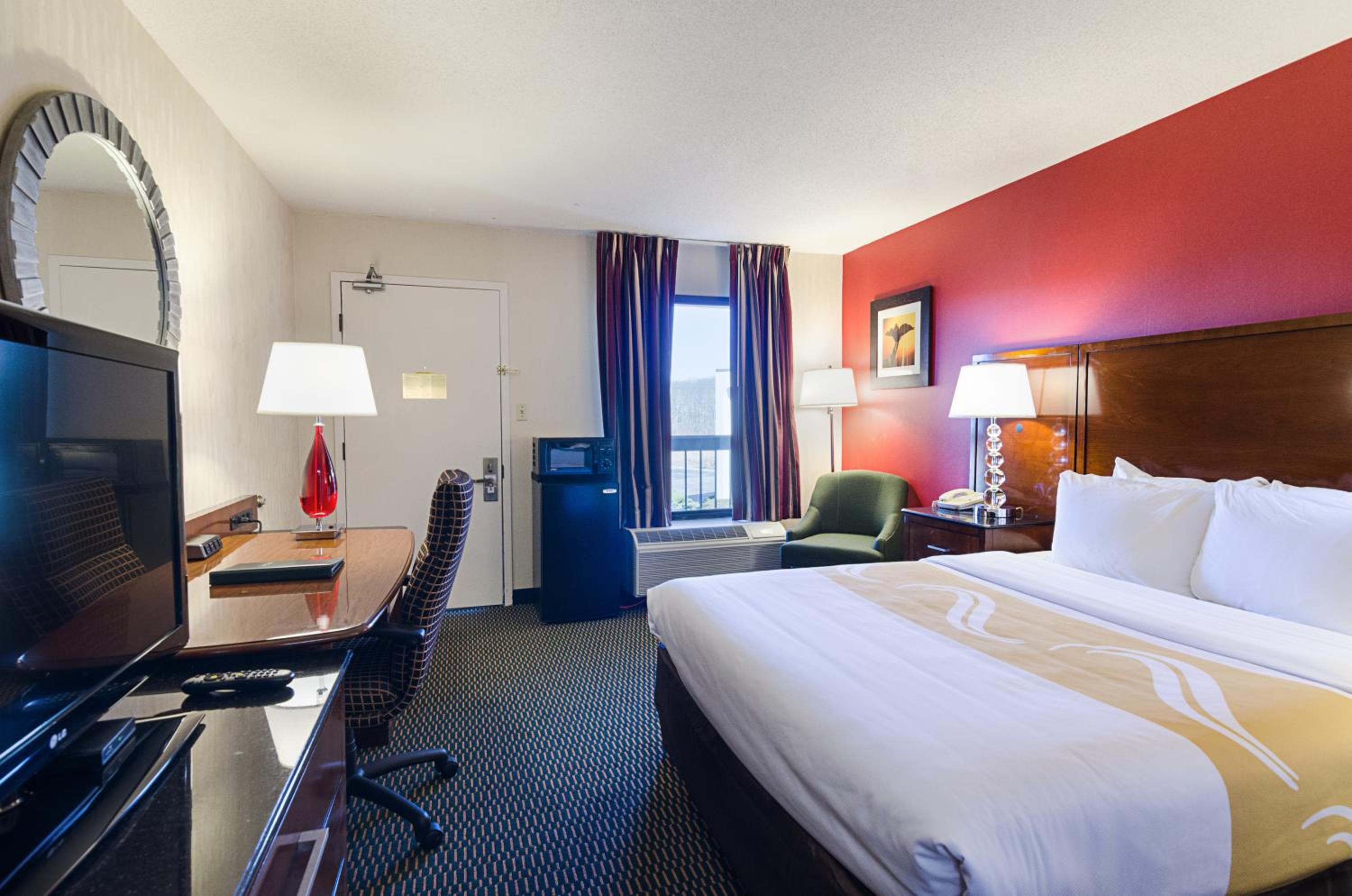 Queen Room - Accessible/Nonsmoking