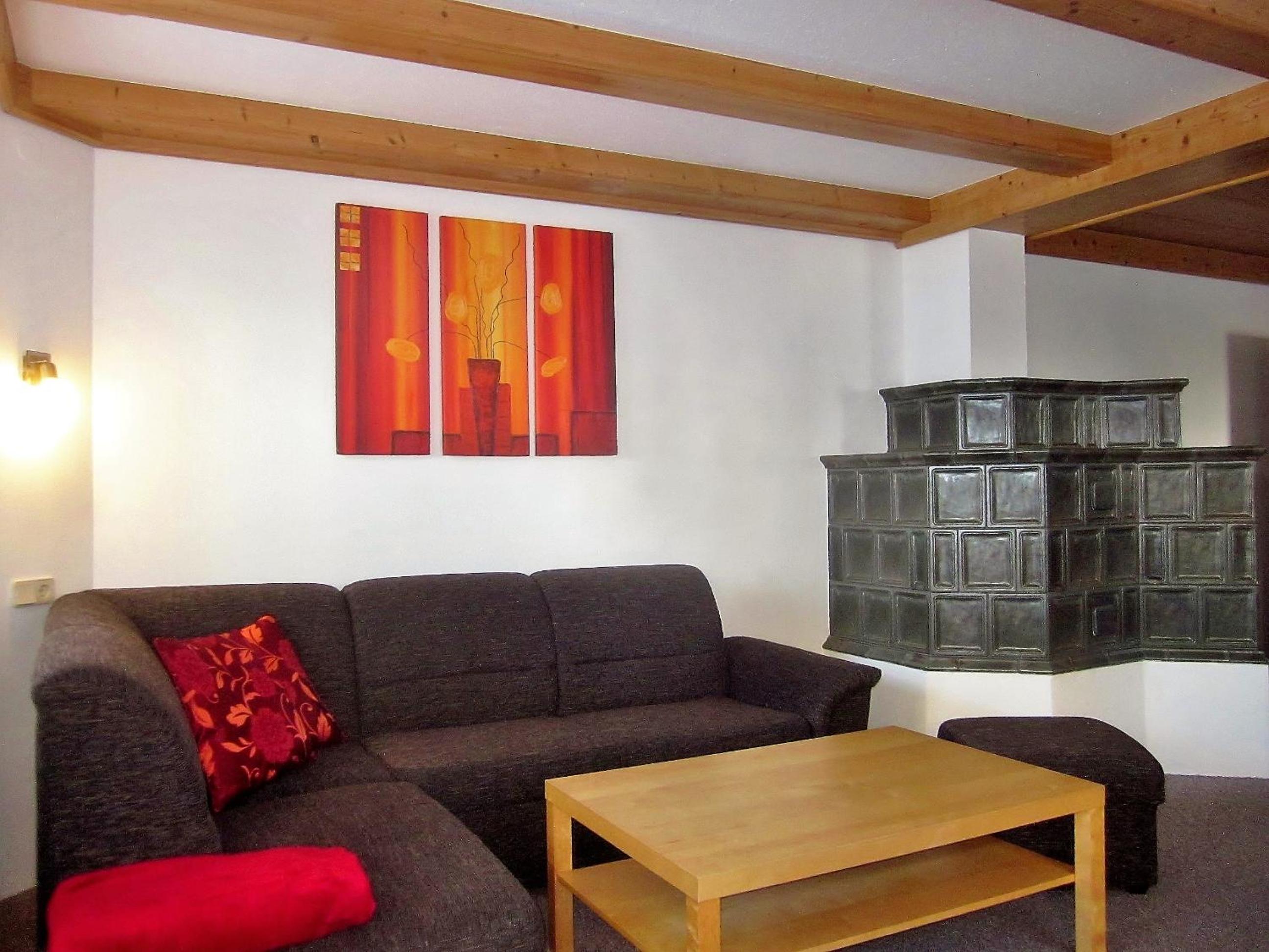Four-Bedroom Apartment with Terrace photo 3