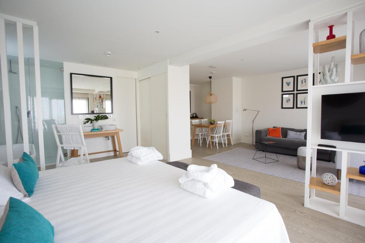 King Suite with Spa Bath - Photo 2
