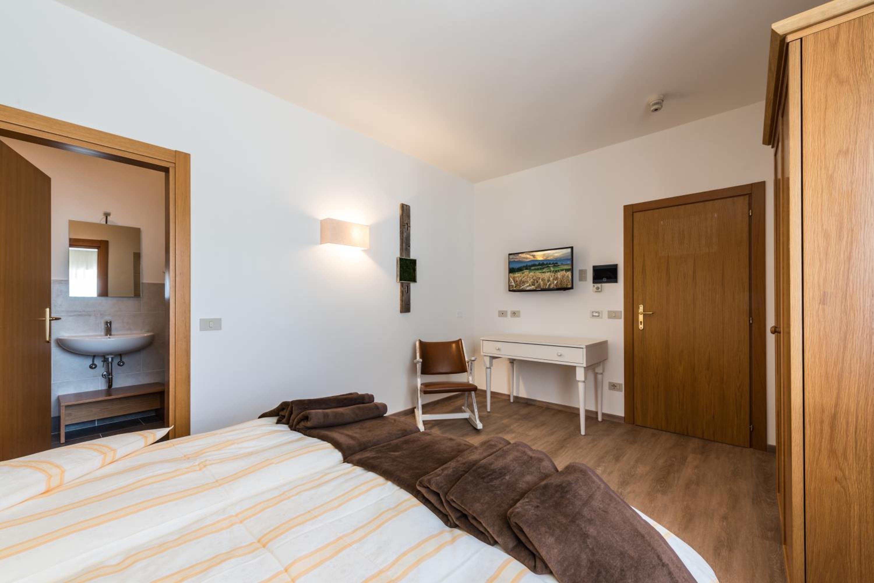 Classic Double or Twin Room photo 3