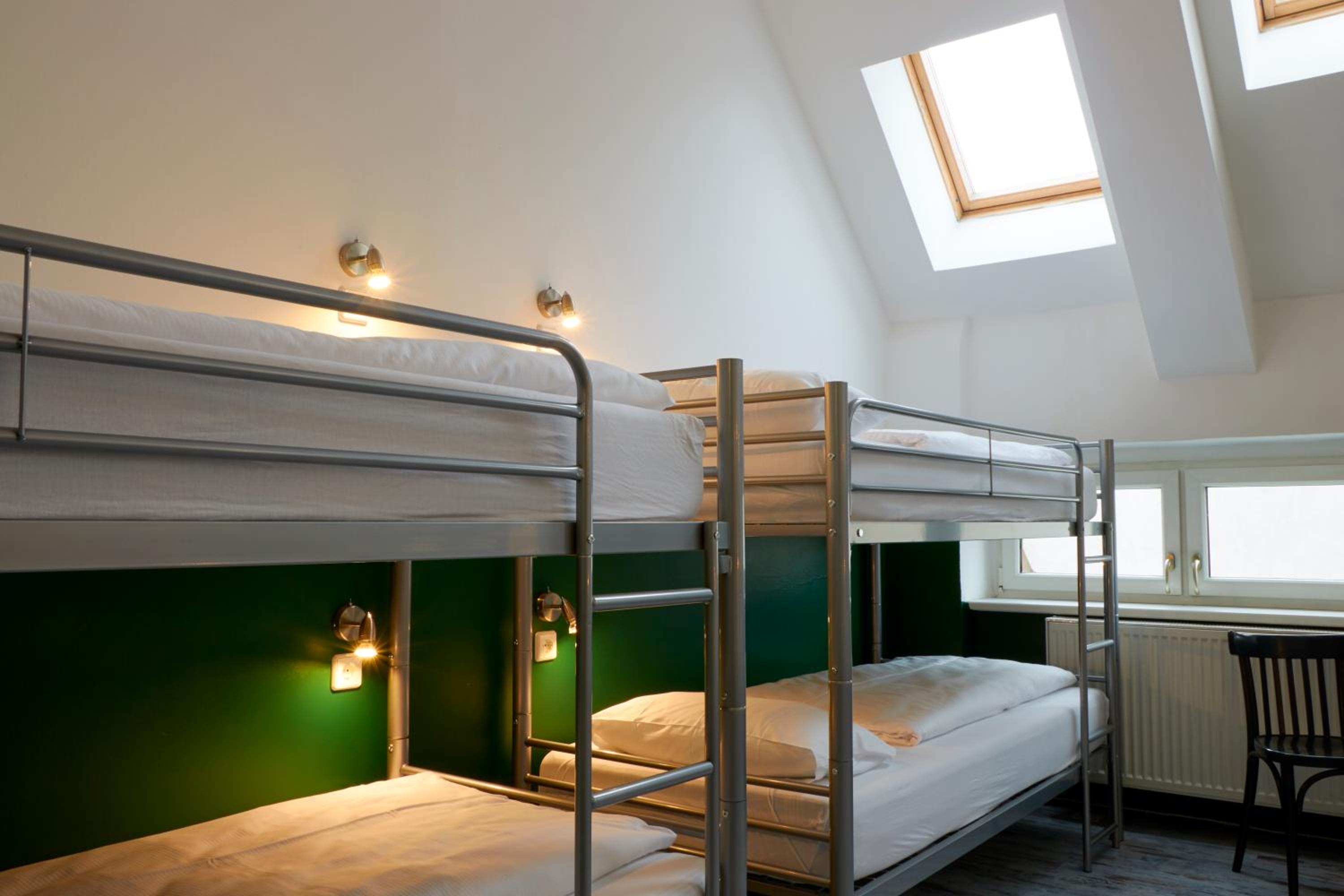 Bed in 6-Bed Mixed Dormitory Room photo 2