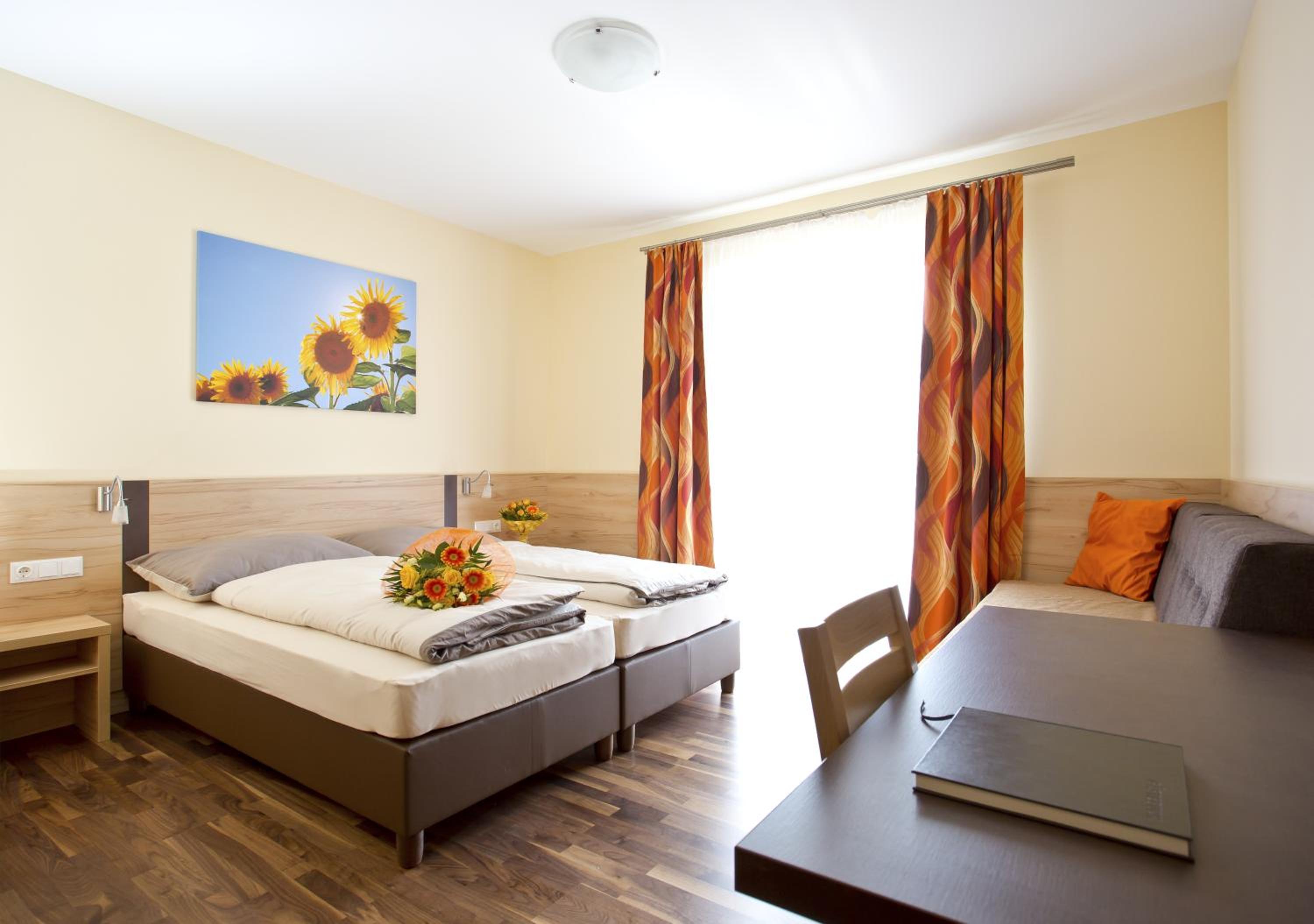 Double Room with Private Bathroom - Photo 1