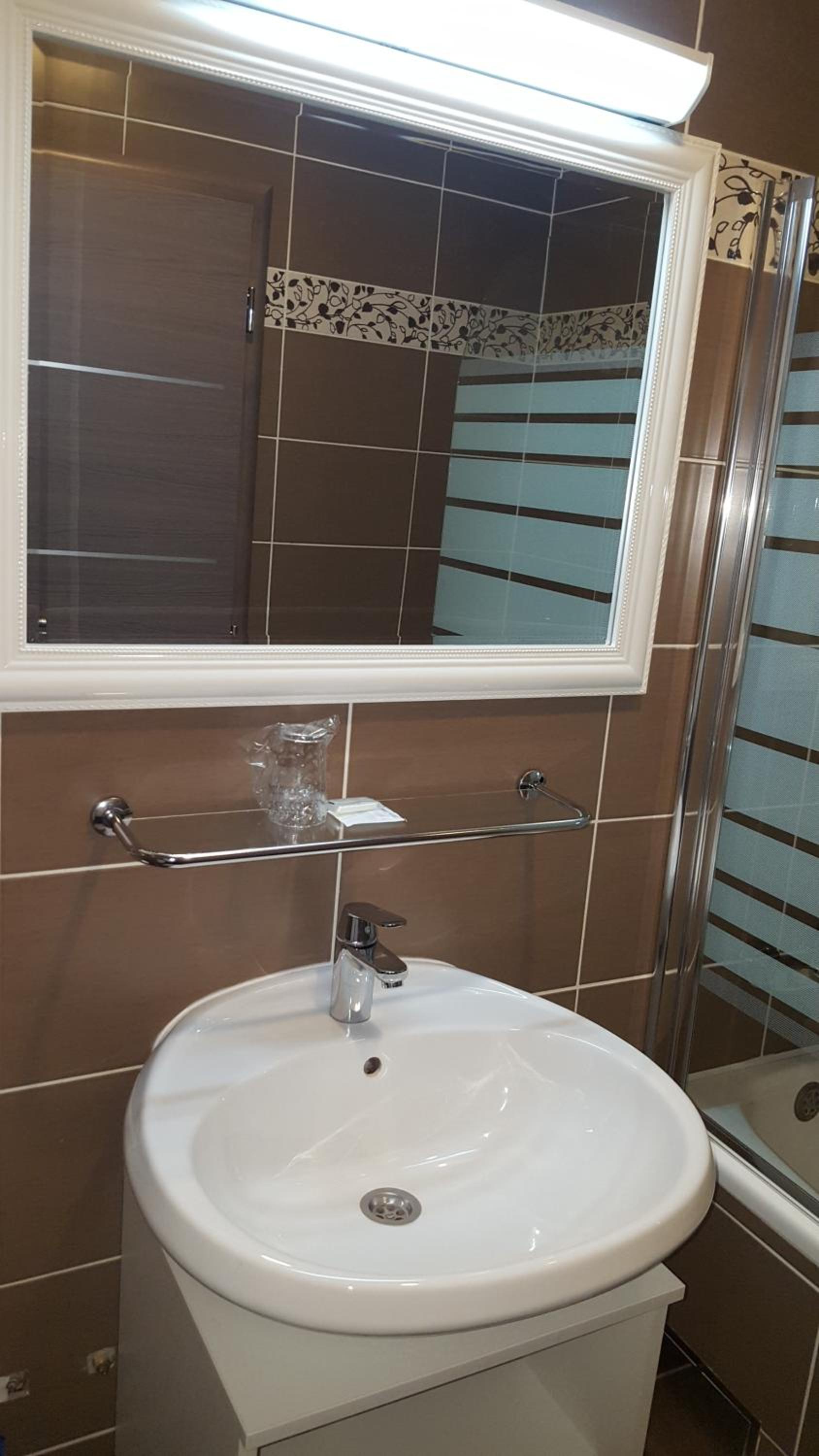 Double or Twin Room - Photo 5