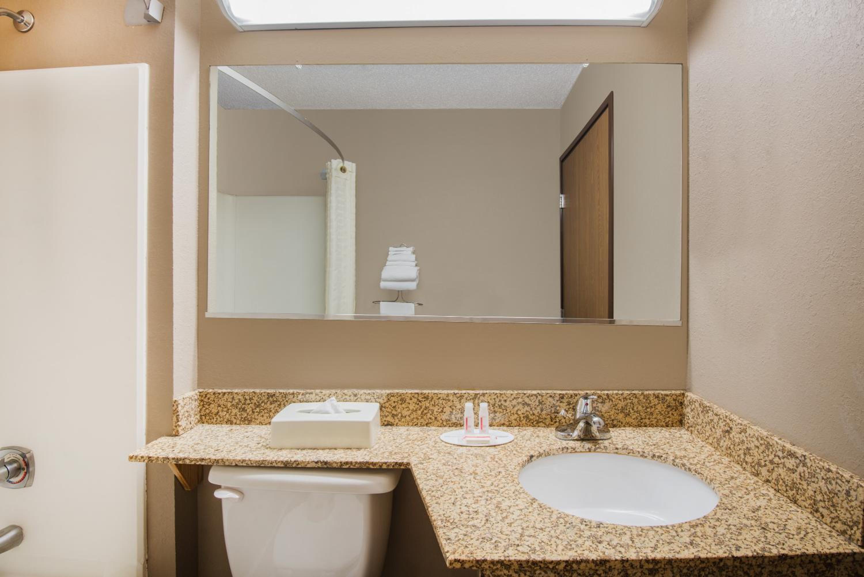King Room - Non-Smoking - Photo 4