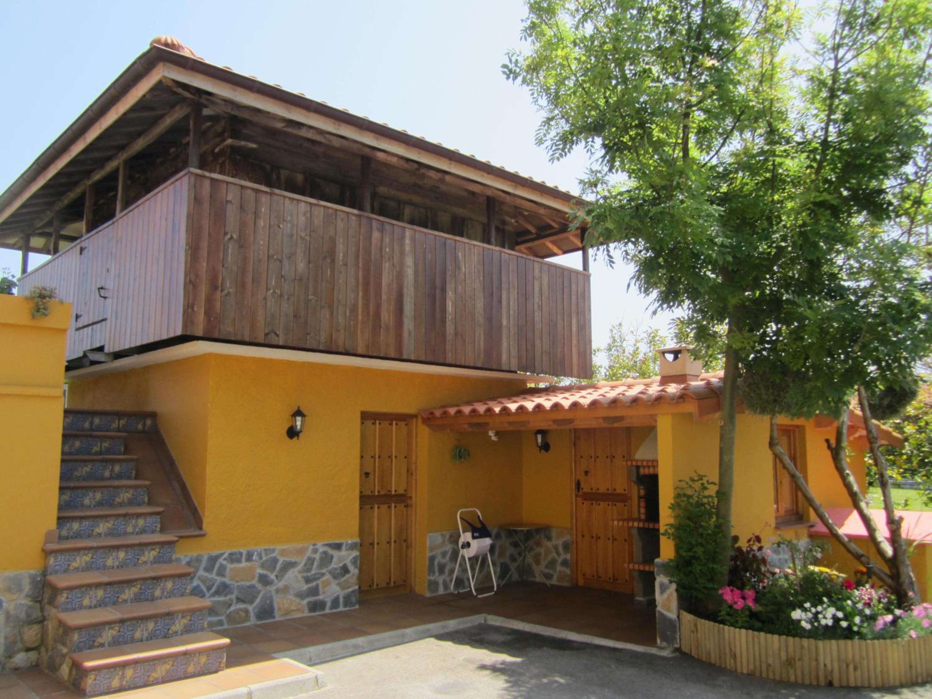 Five-Bedroom House photo 2