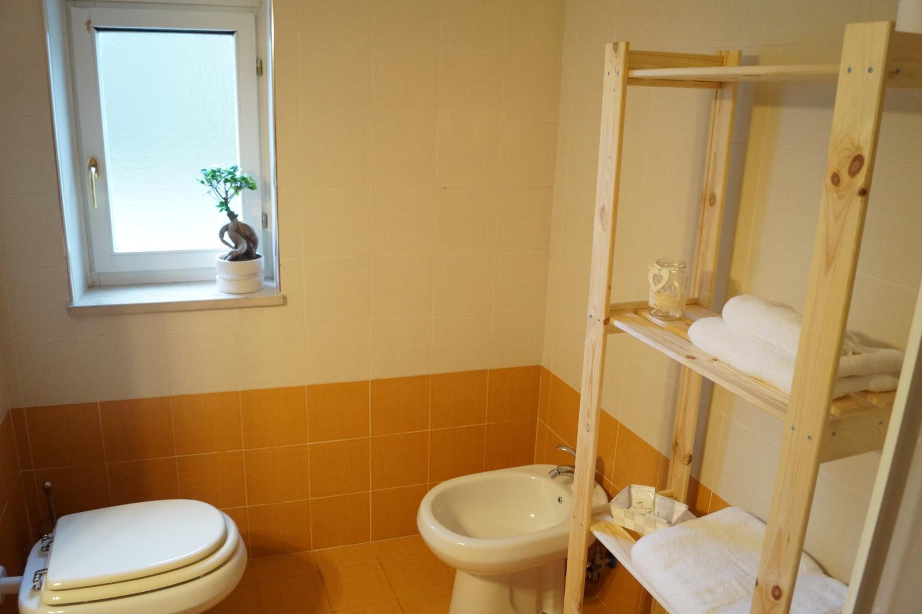 Double Room - Photo 10