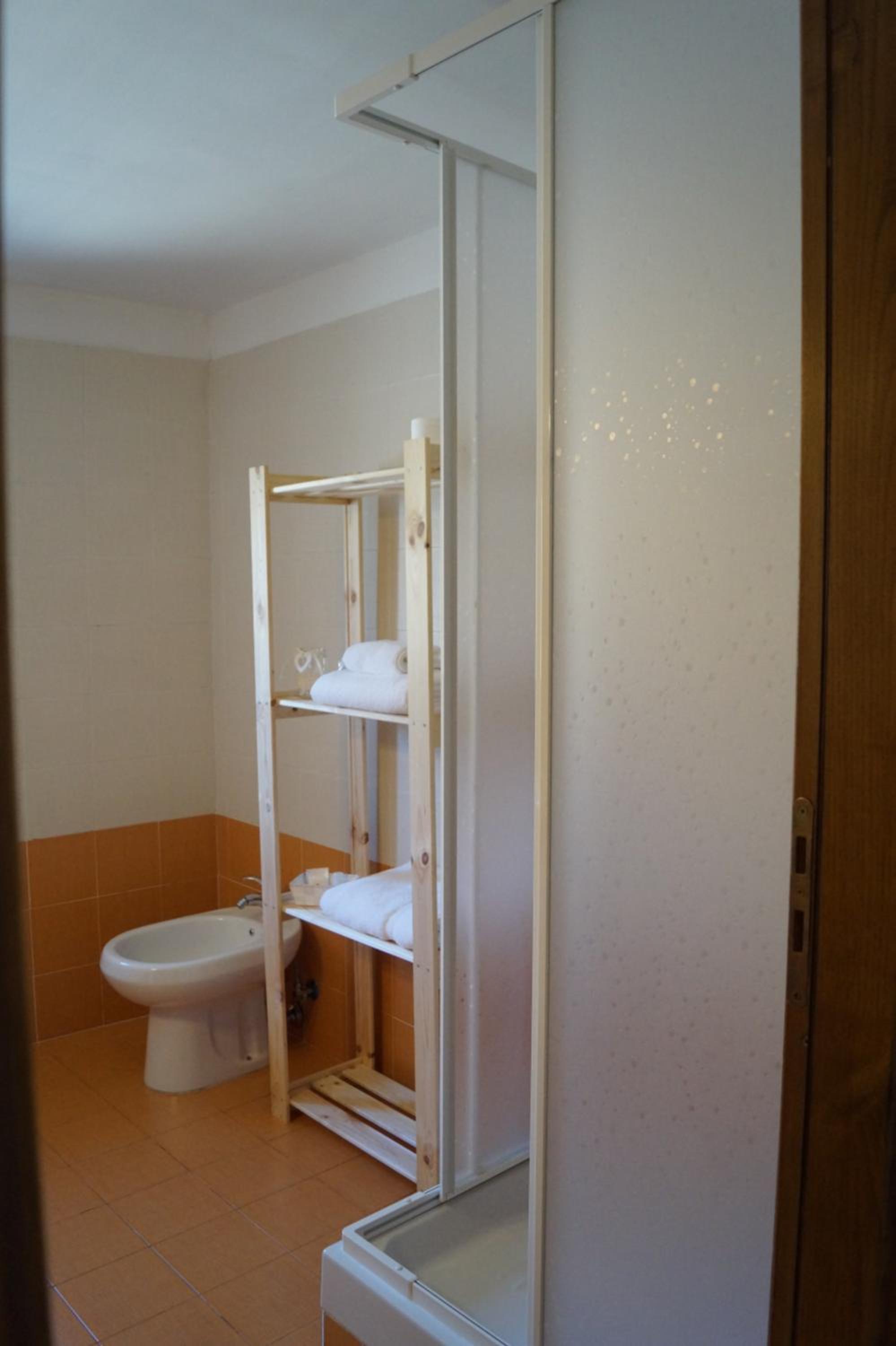 Double Room - Photo 11