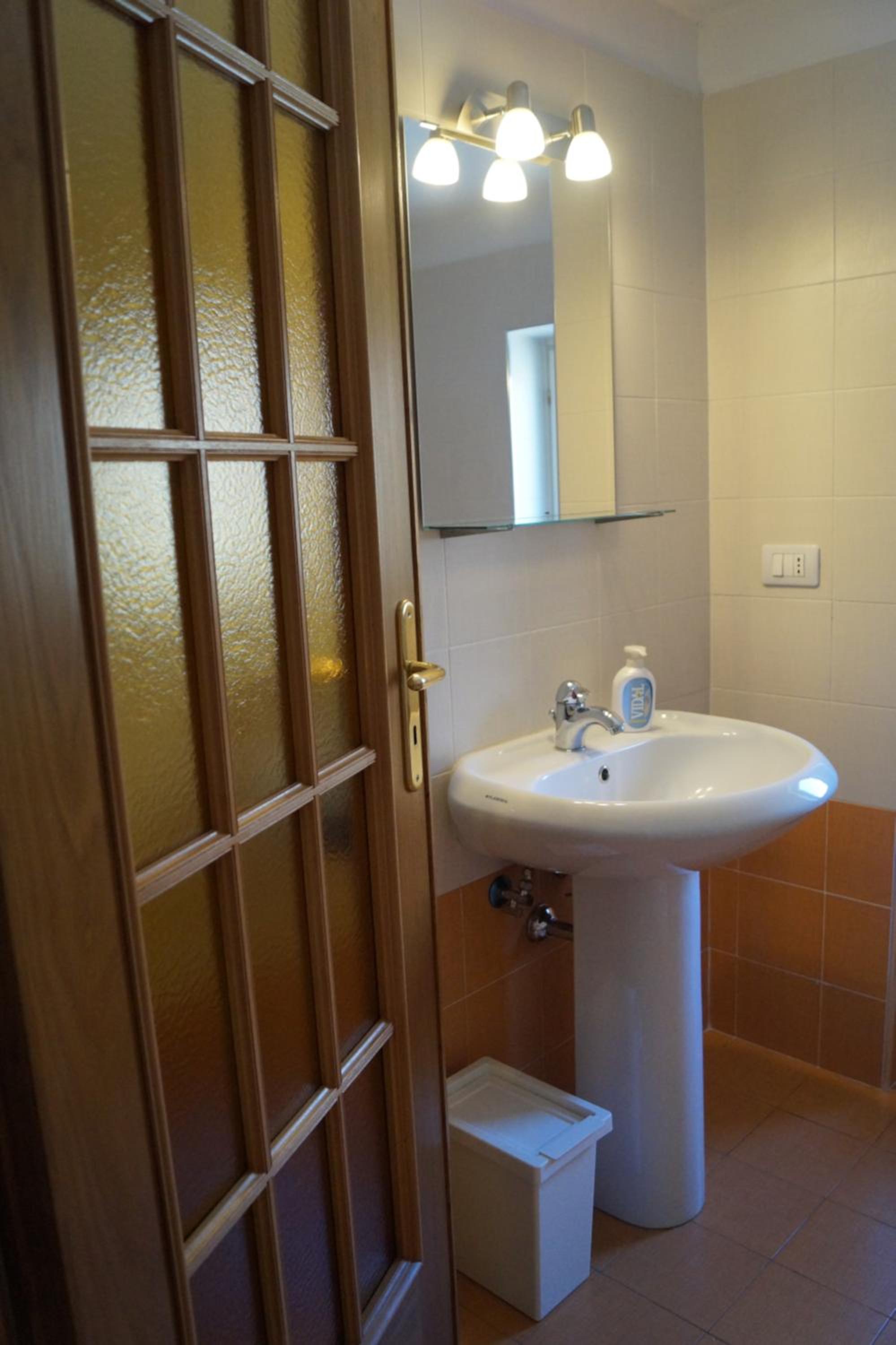Double Room - Photo 13