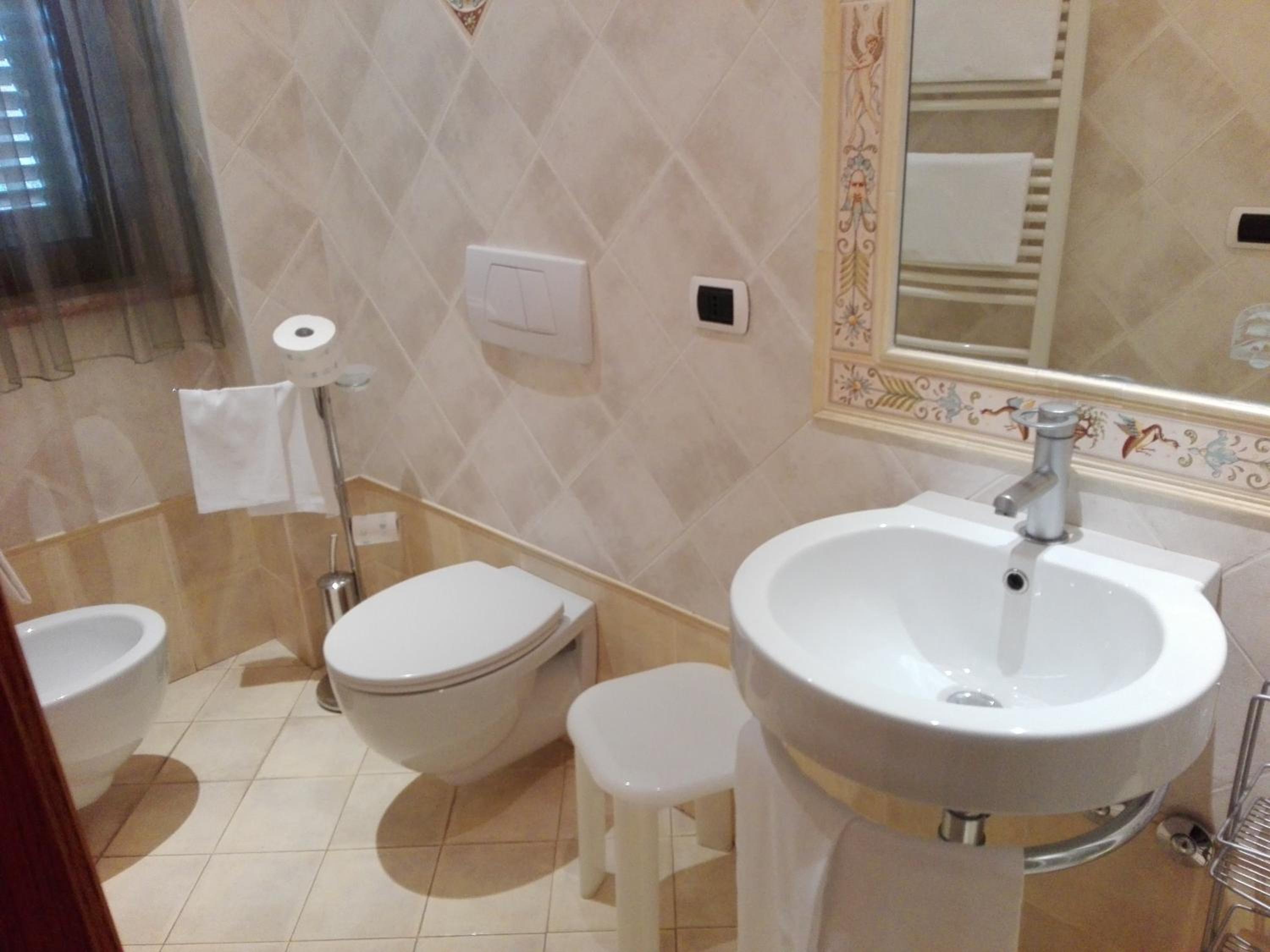 Double Room - Photo 2
