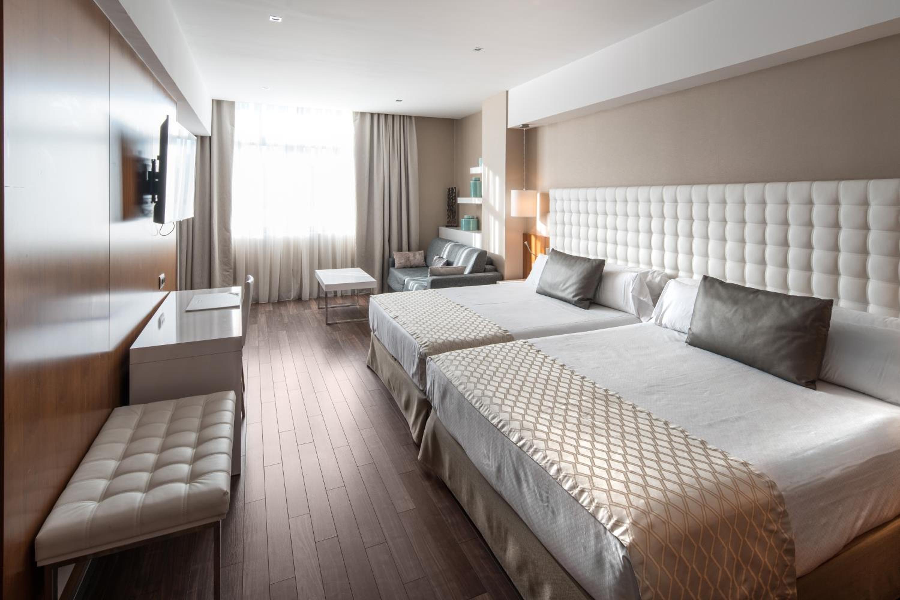 Habitación familiar (2 adultos + 3 niños)