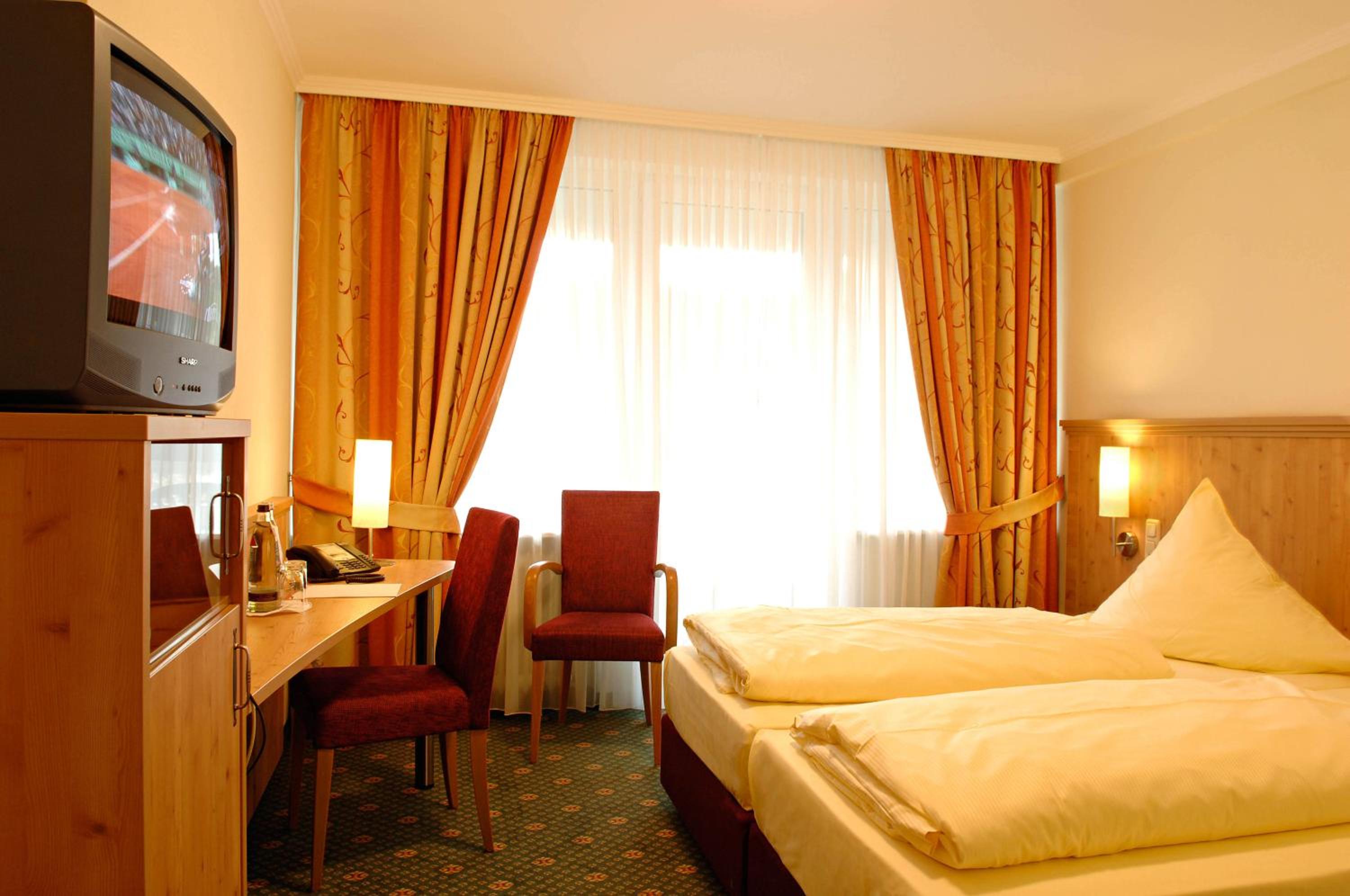 Double Room with Balcony - Photo 8