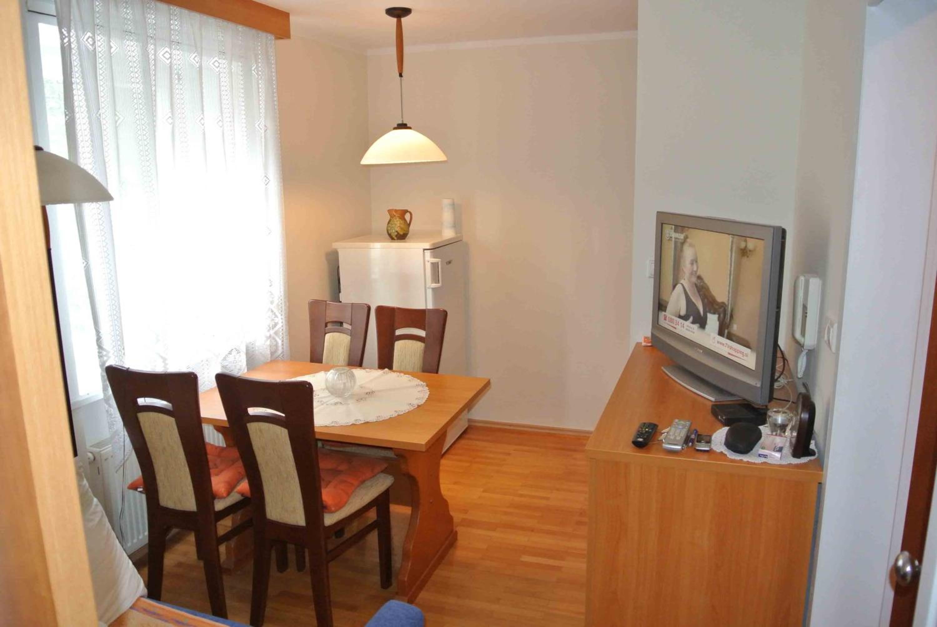 Apartment photo 2