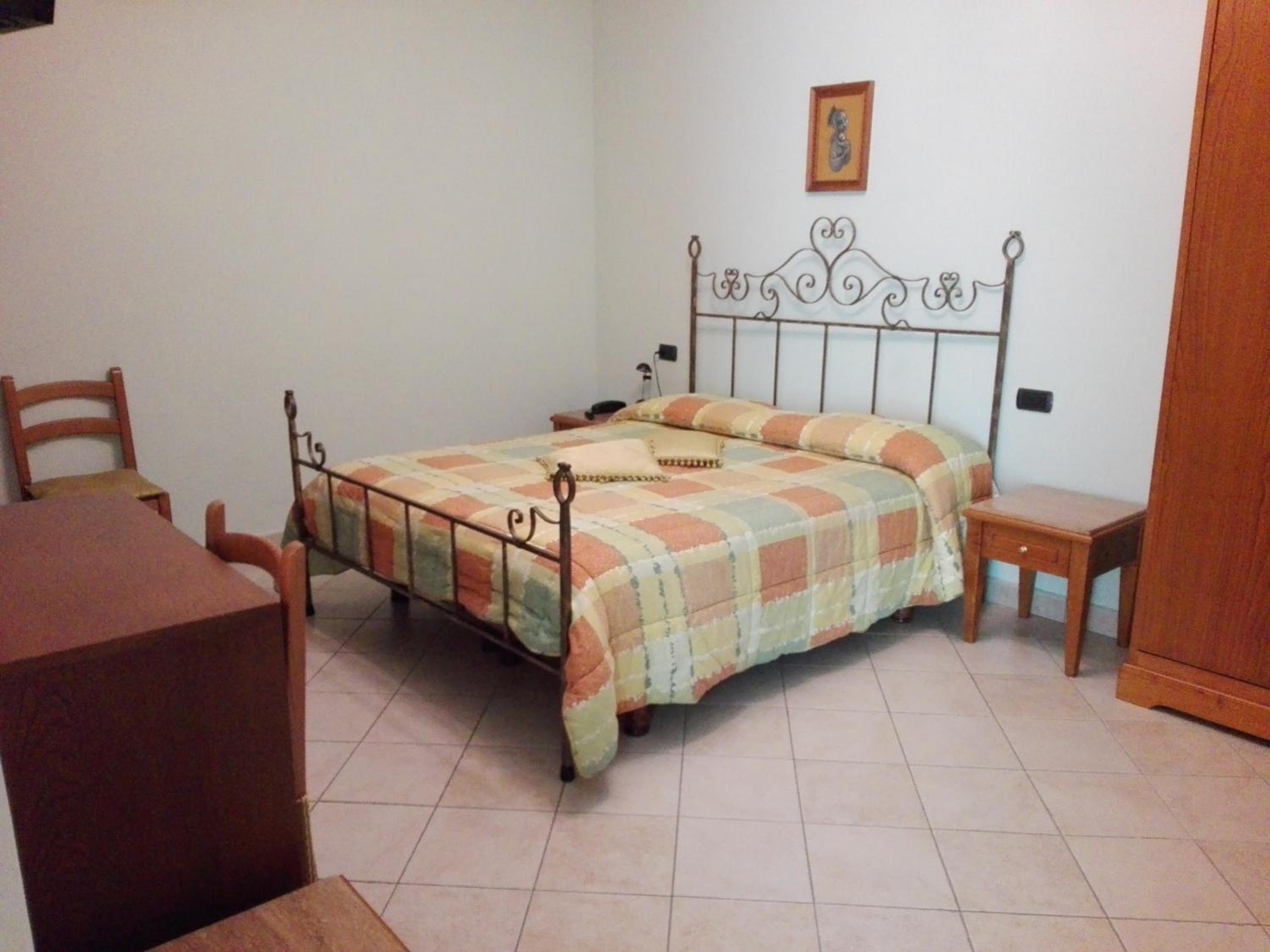 Double Room - Photo 10