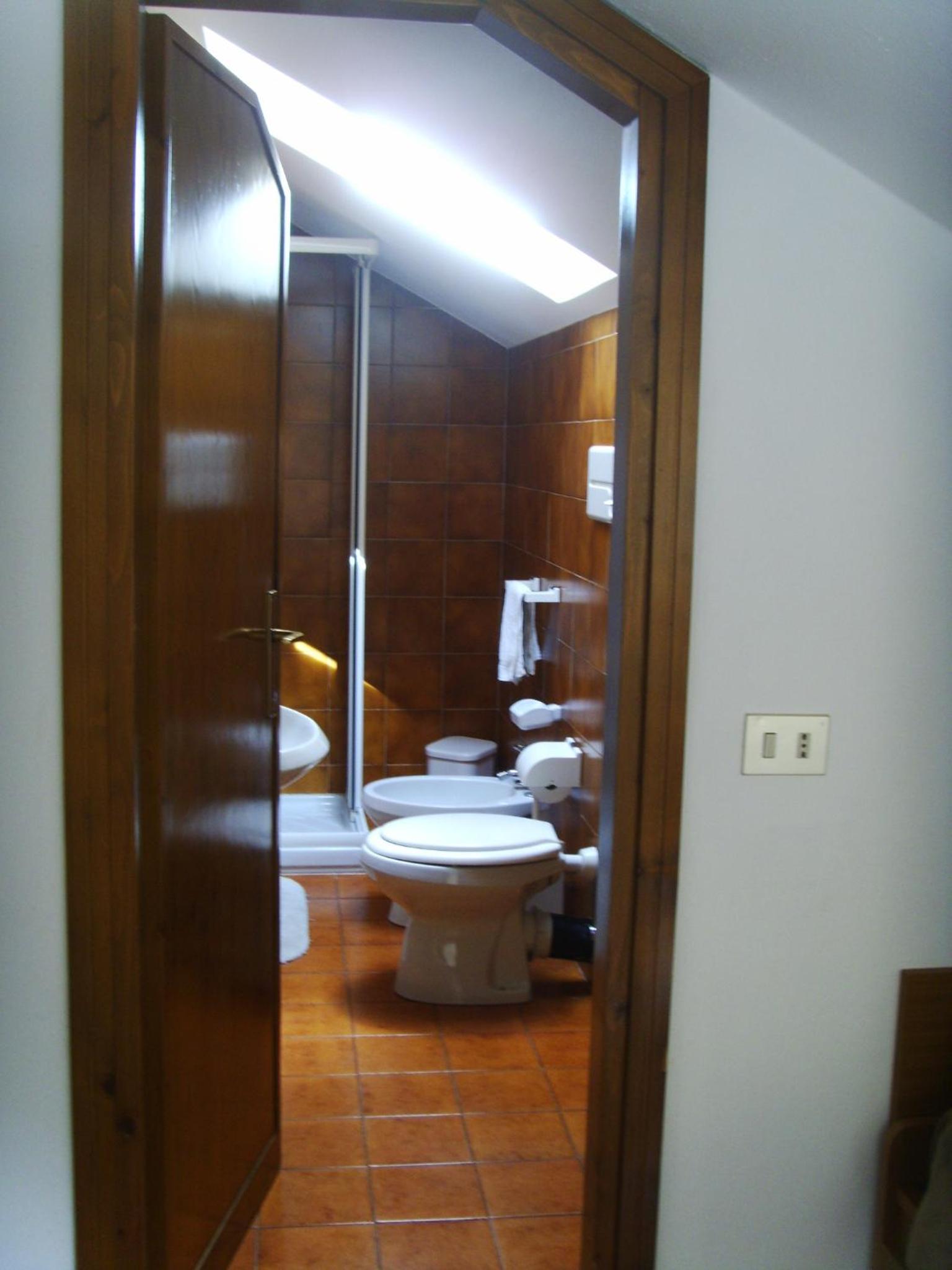 Large Studio - Attic - Photo 6