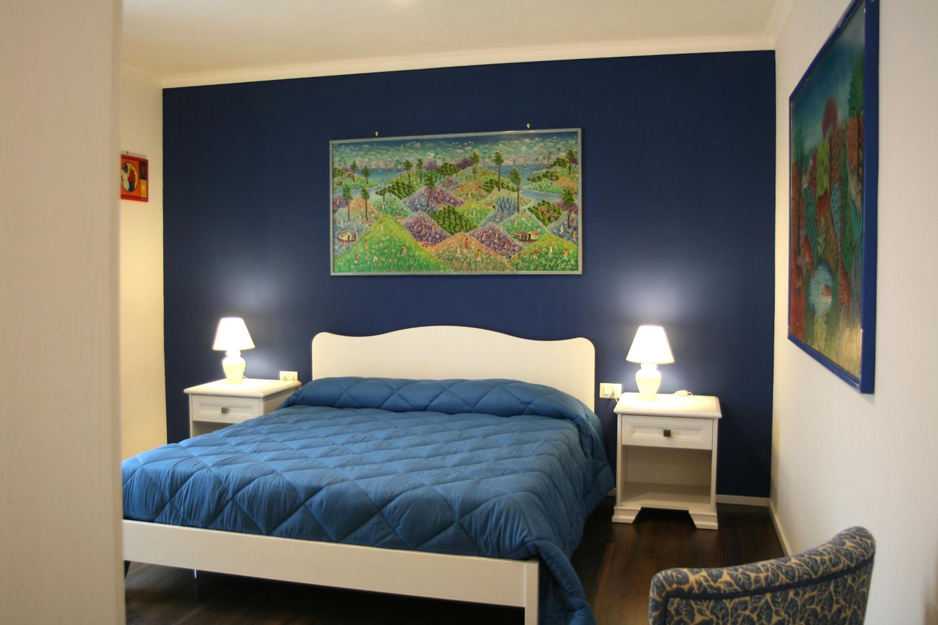 Double Room with Balcony - Photo 8