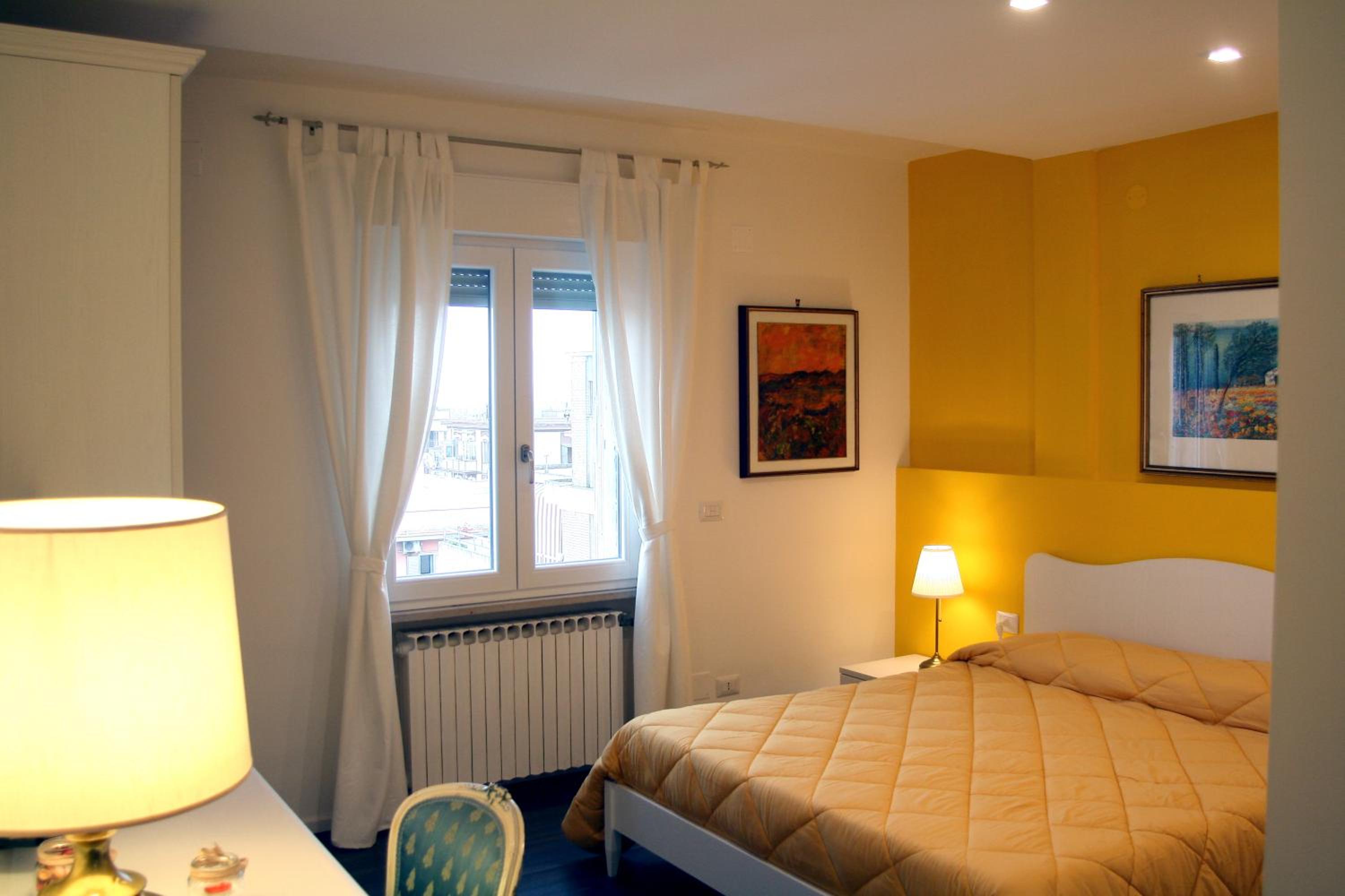 Double Room - Photo 6
