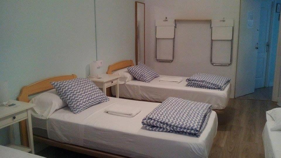 Habitación Cuádruple Económica con Baño Compartido