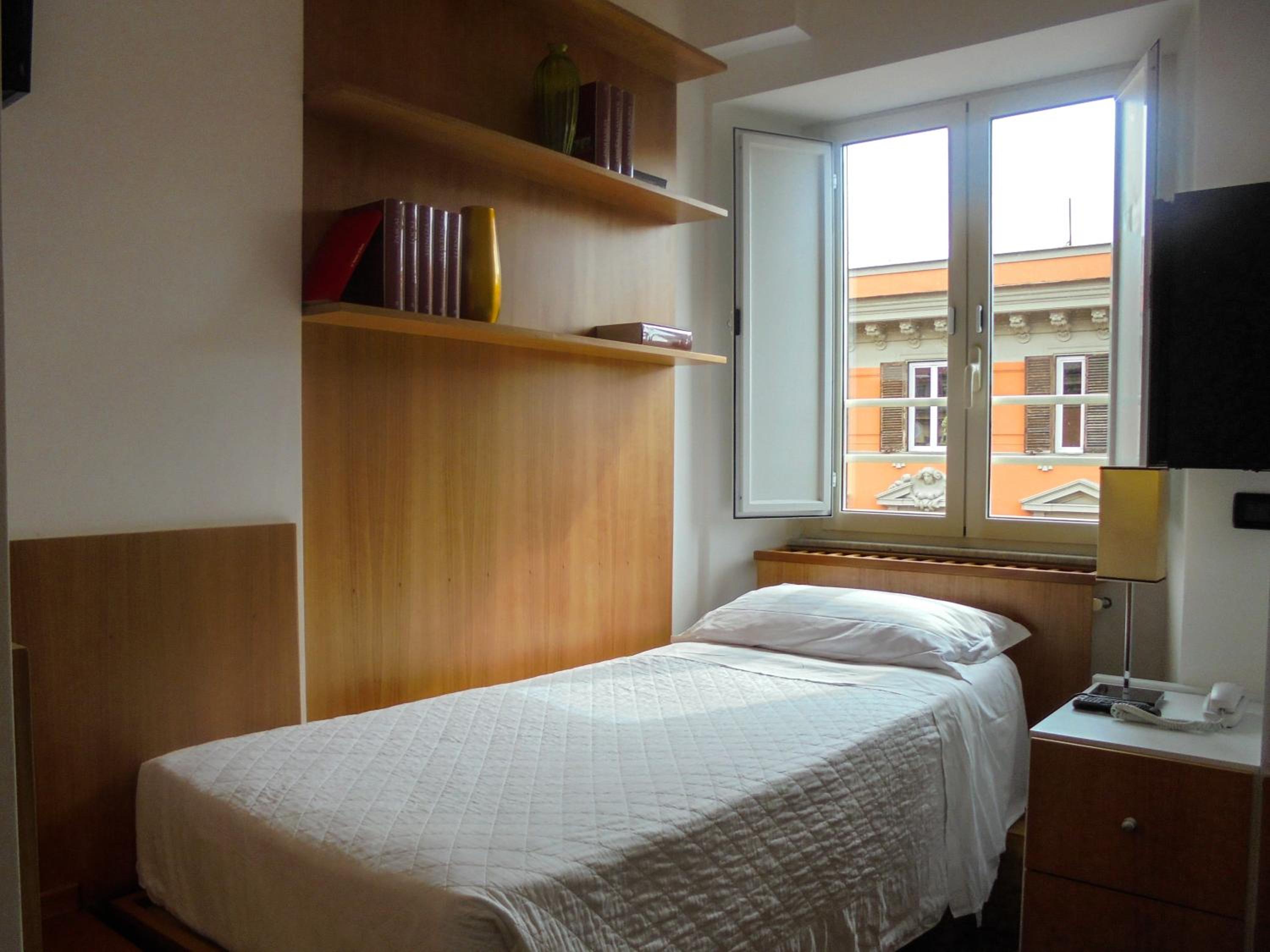 Small Single Room photo 1