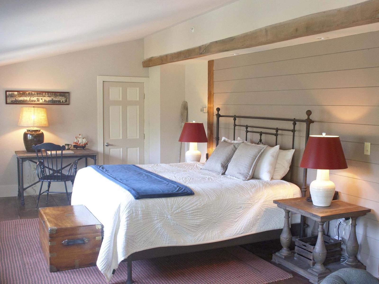 Deluxe King Room photo 1