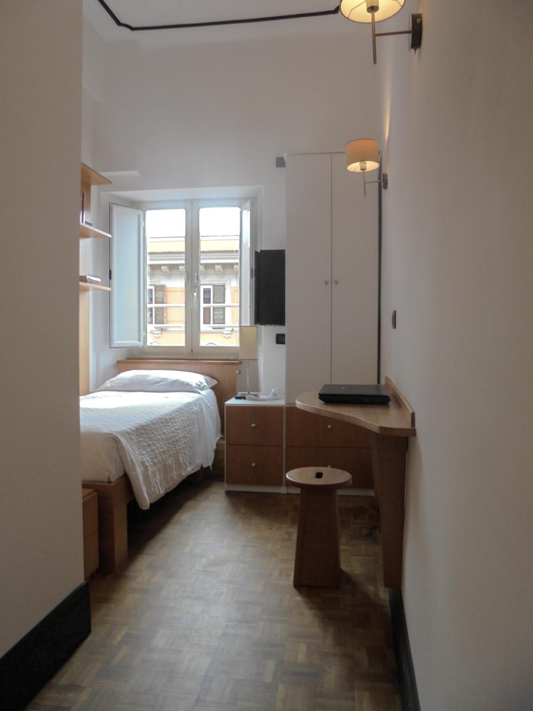 Small Single Room photo 3