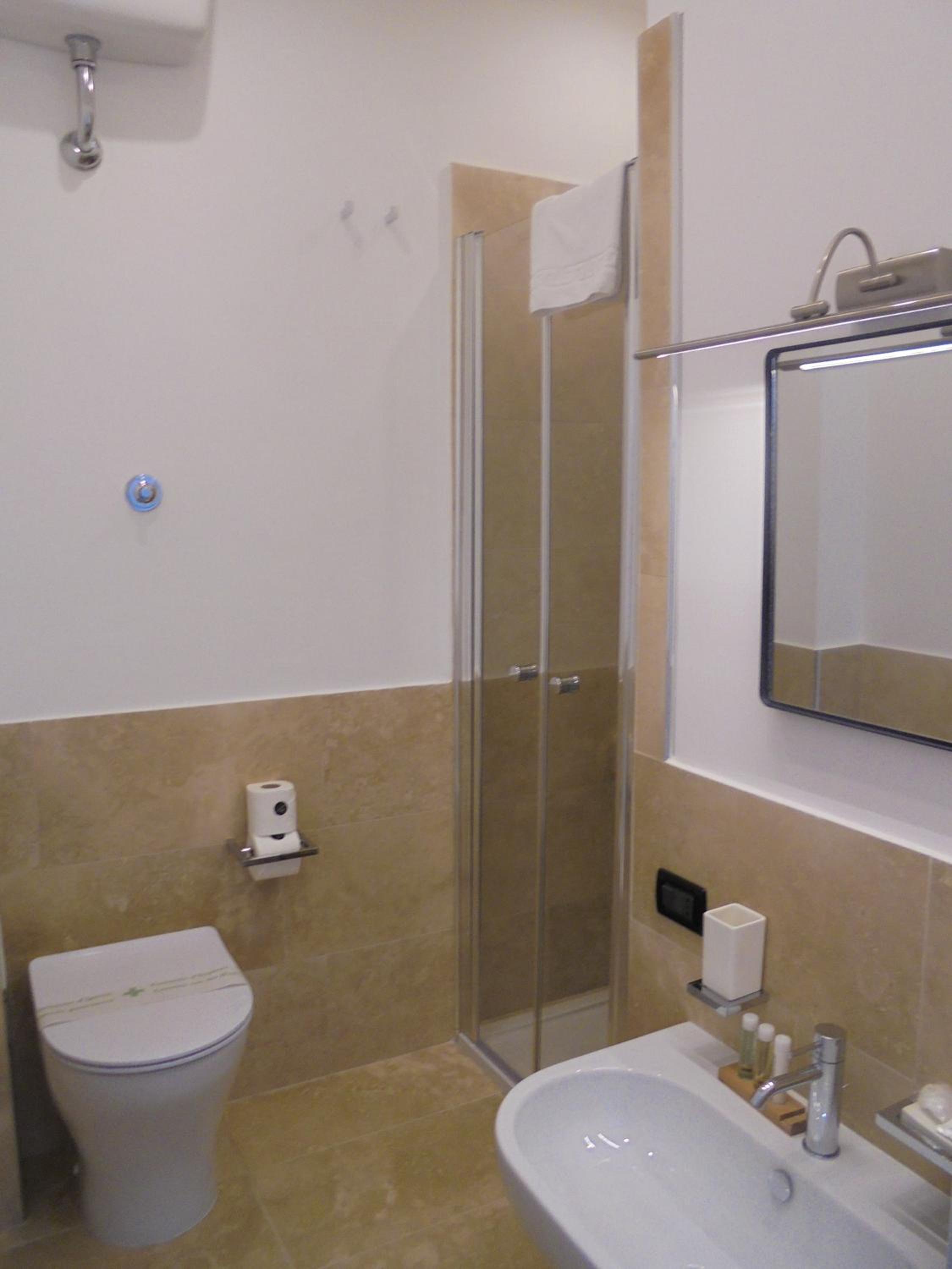 Small Single Room photo 2