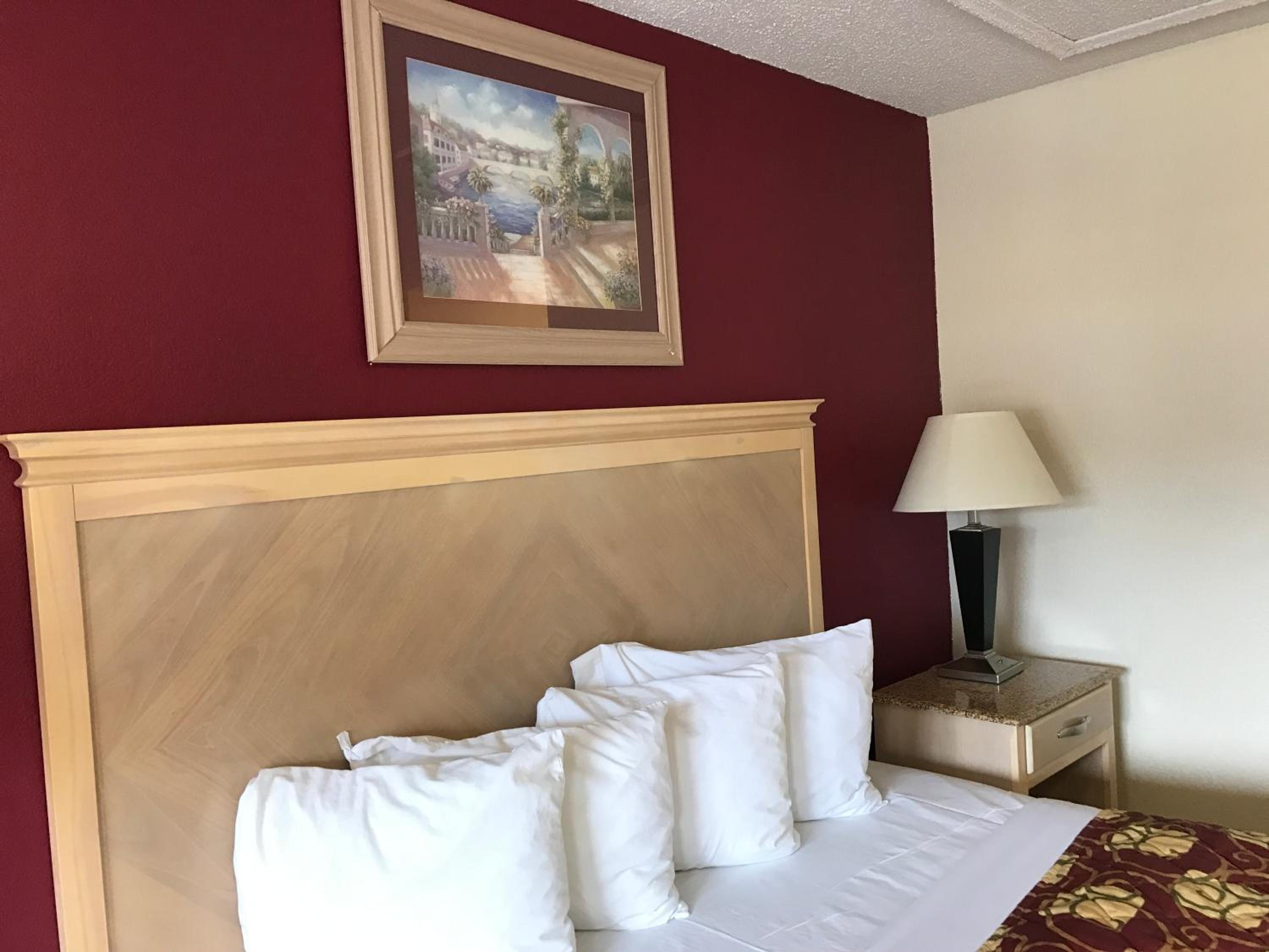 Standard King Room photo 1