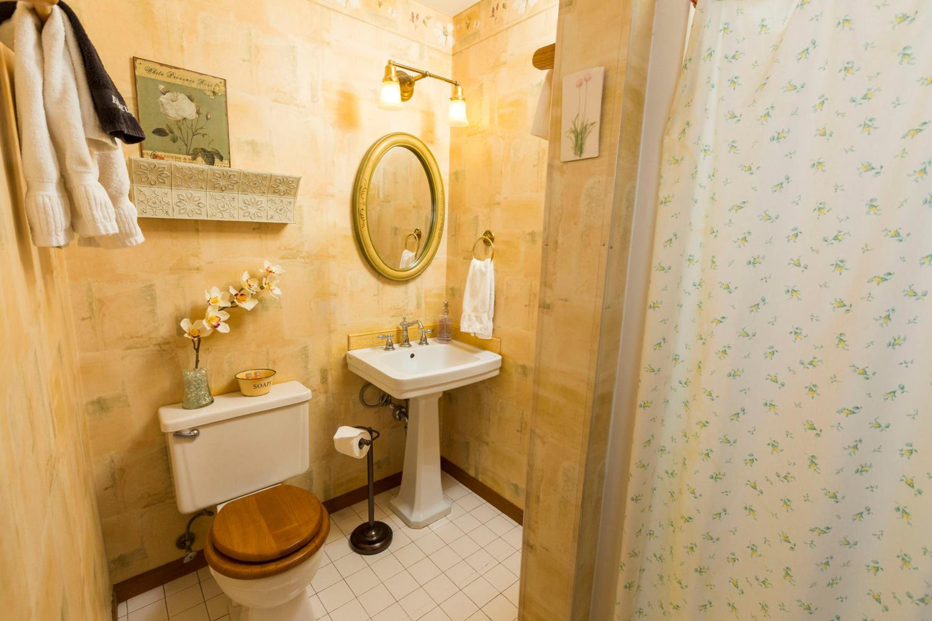 Standard King Room photo 3