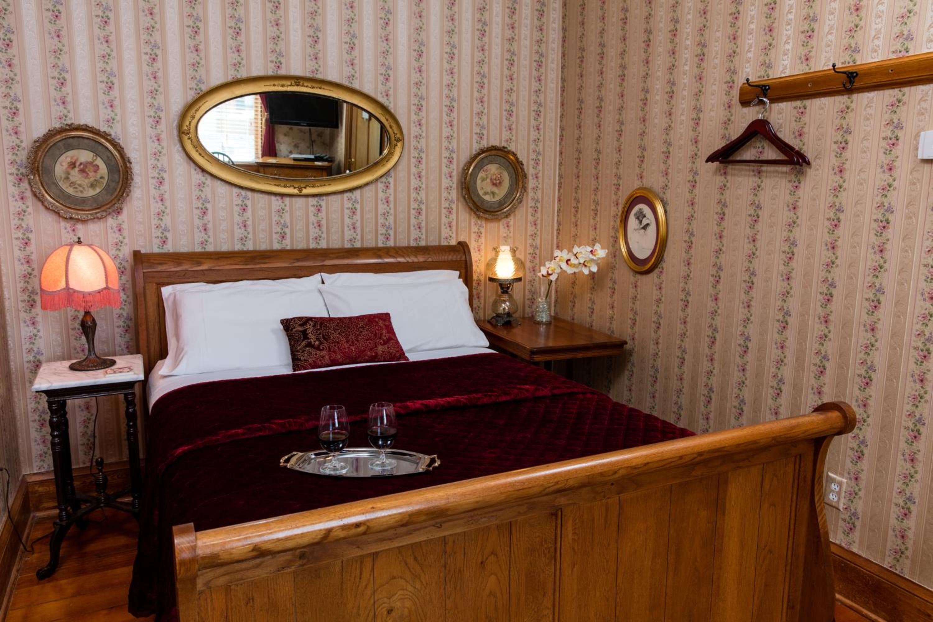 Queen Room (Mary) photo 1