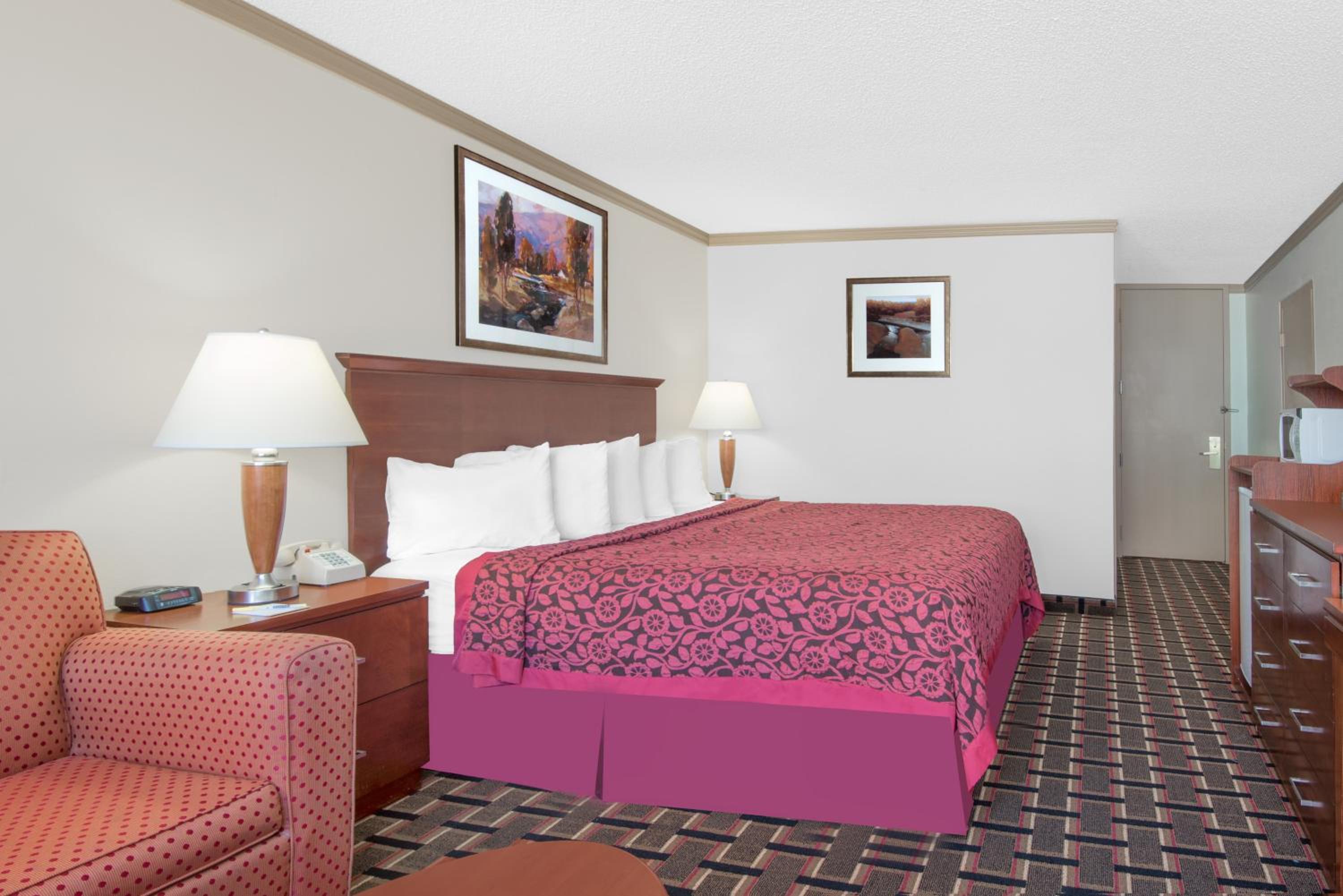King Room - Non-Smoking - Photo 2
