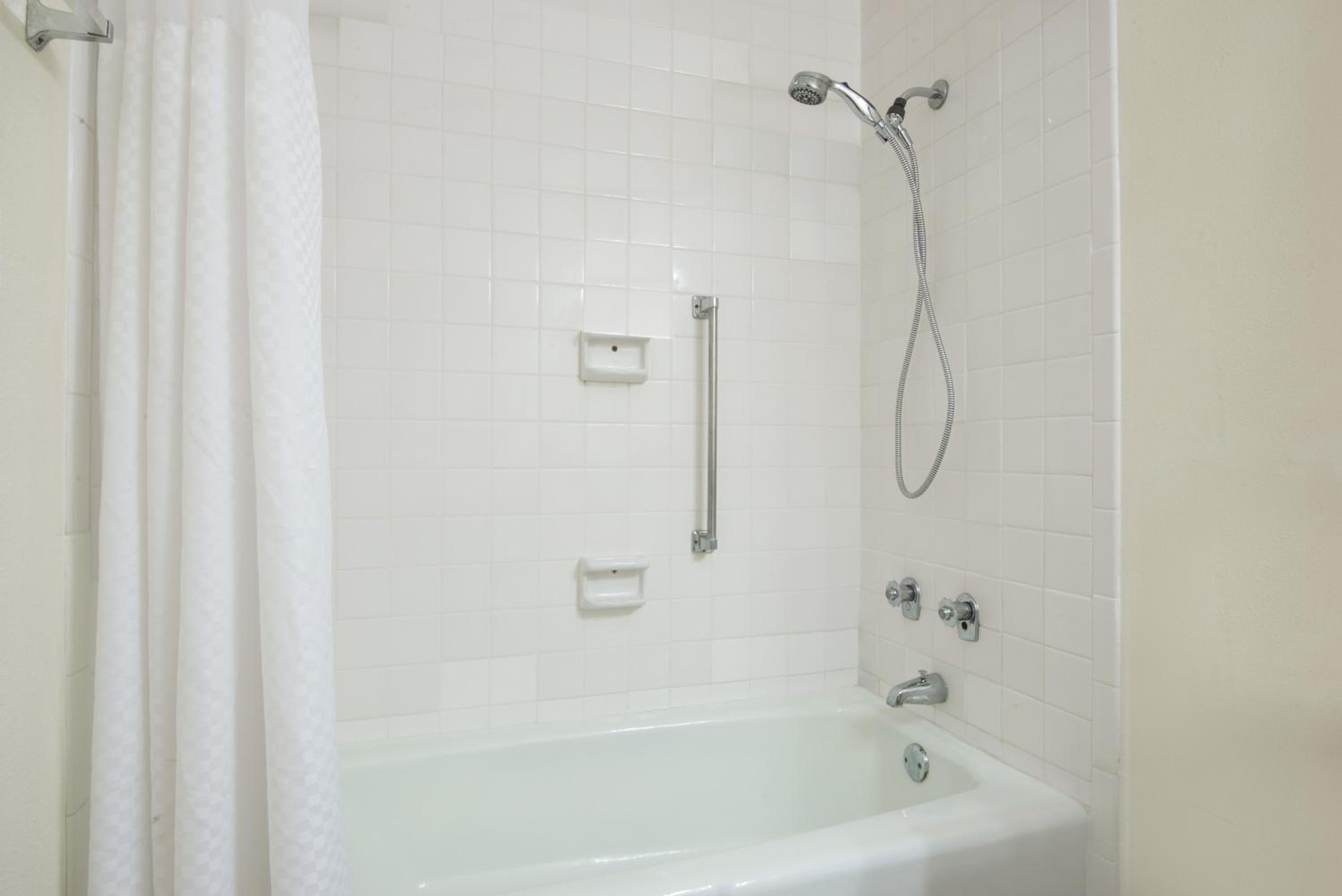King Room - Non-Smoking - Photo 4