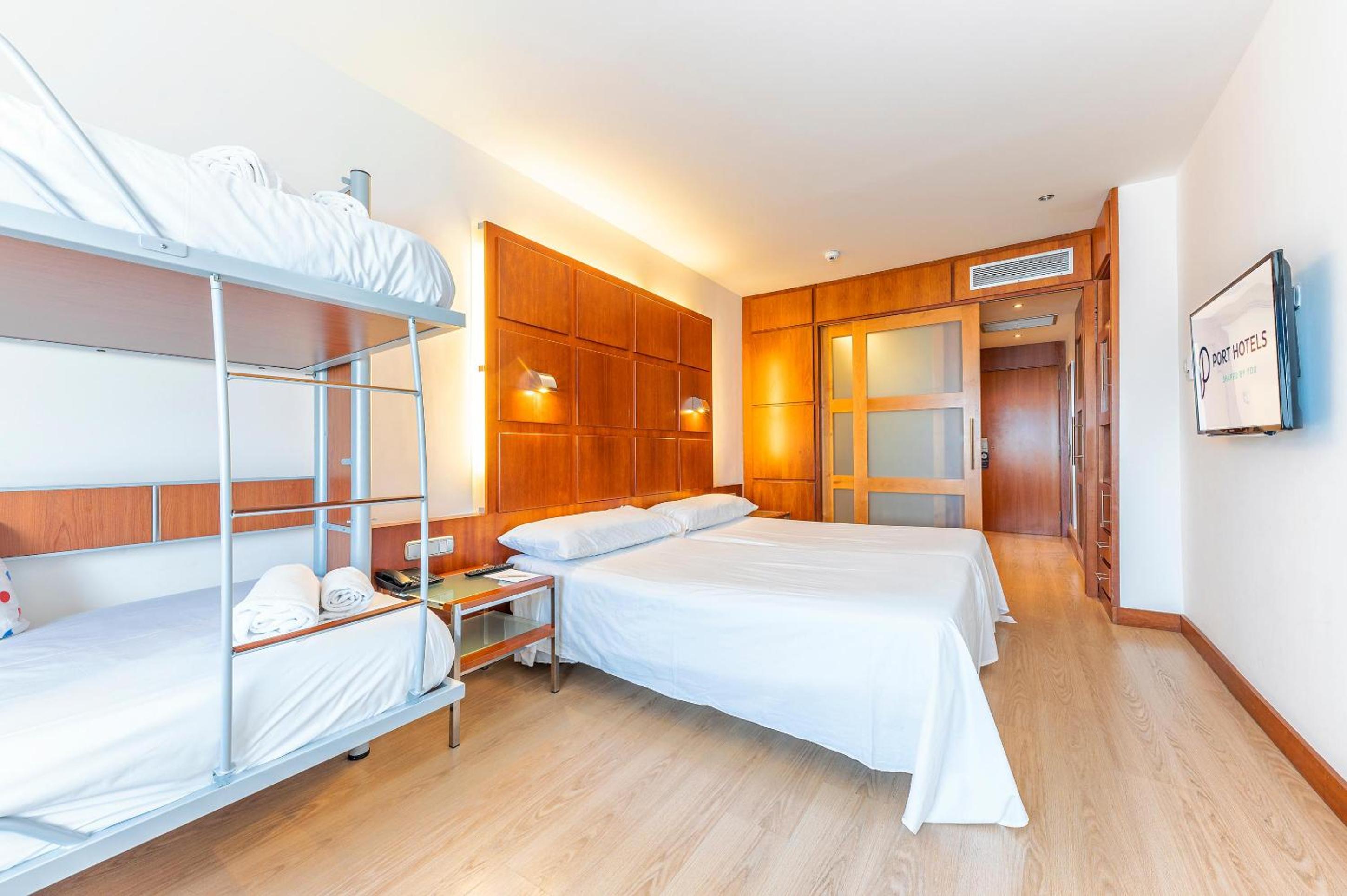 Grand Comfort Family Room with Airport Transfer (1 Adult + 2 Children)