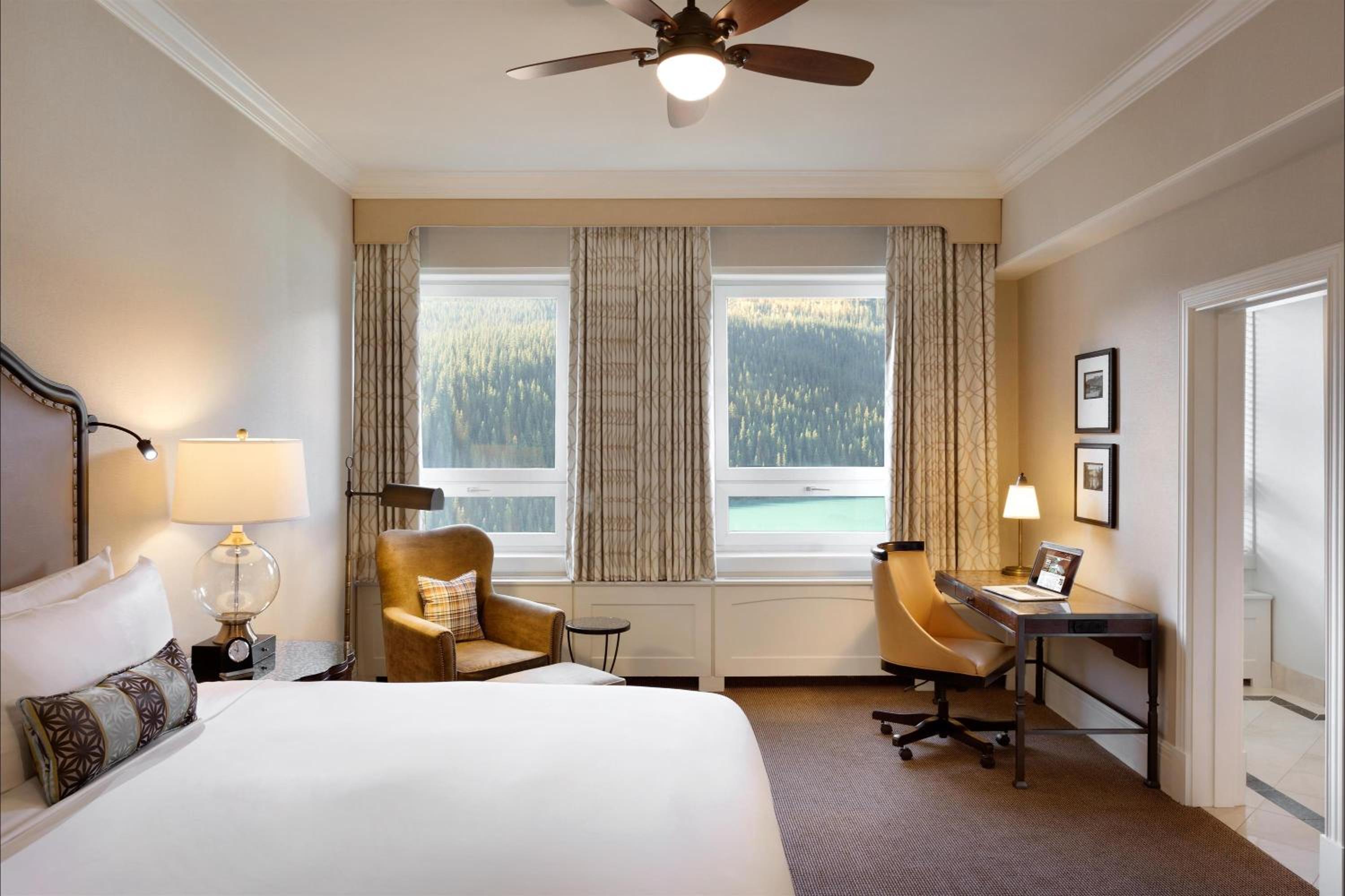 Deluxe King Room - Photo 4