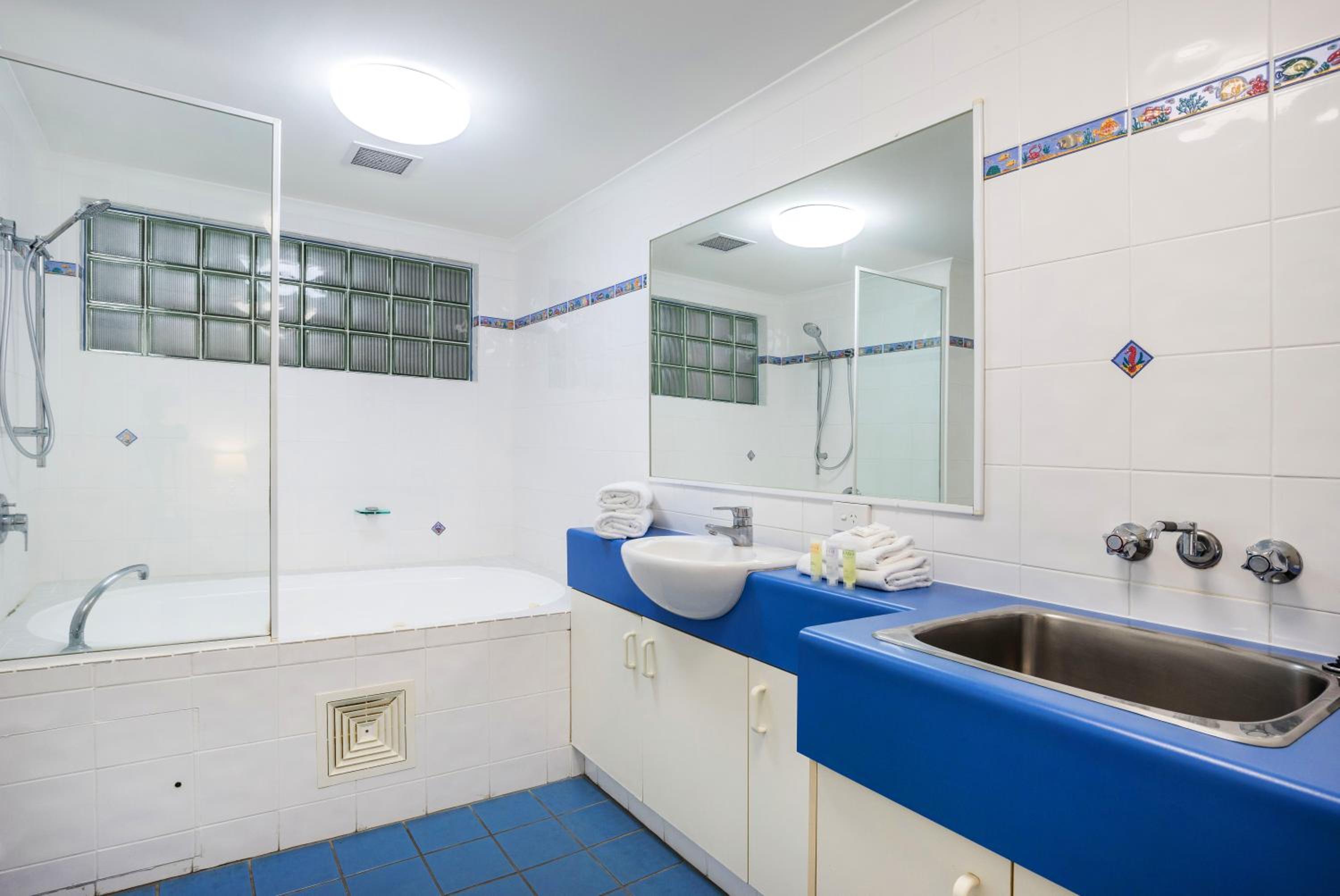 One-Bedroom Apartment - Photo 12