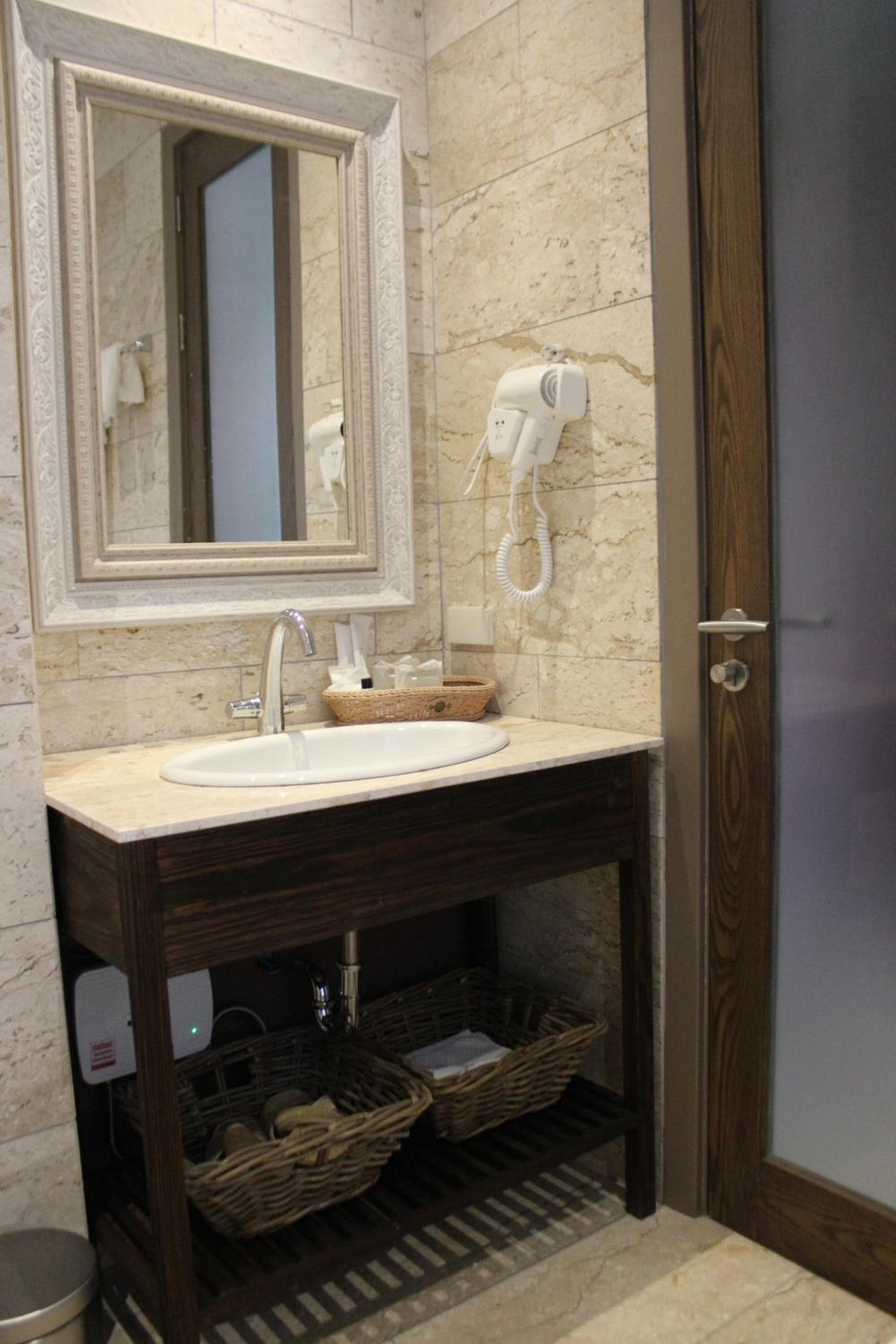 Deluxe Double Room with Bath photo 2