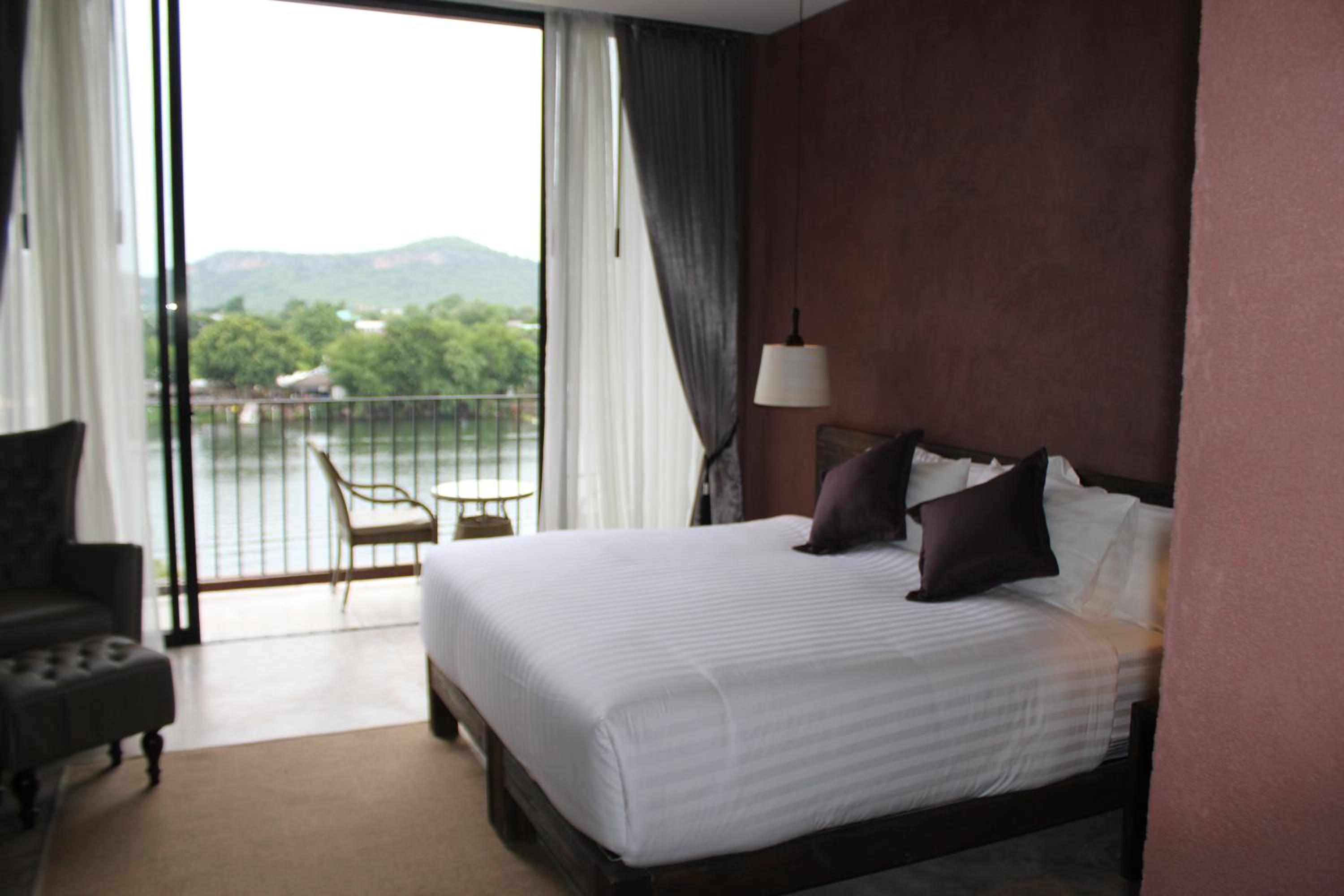 Deluxe Double or Twin Room with Shower photo 3