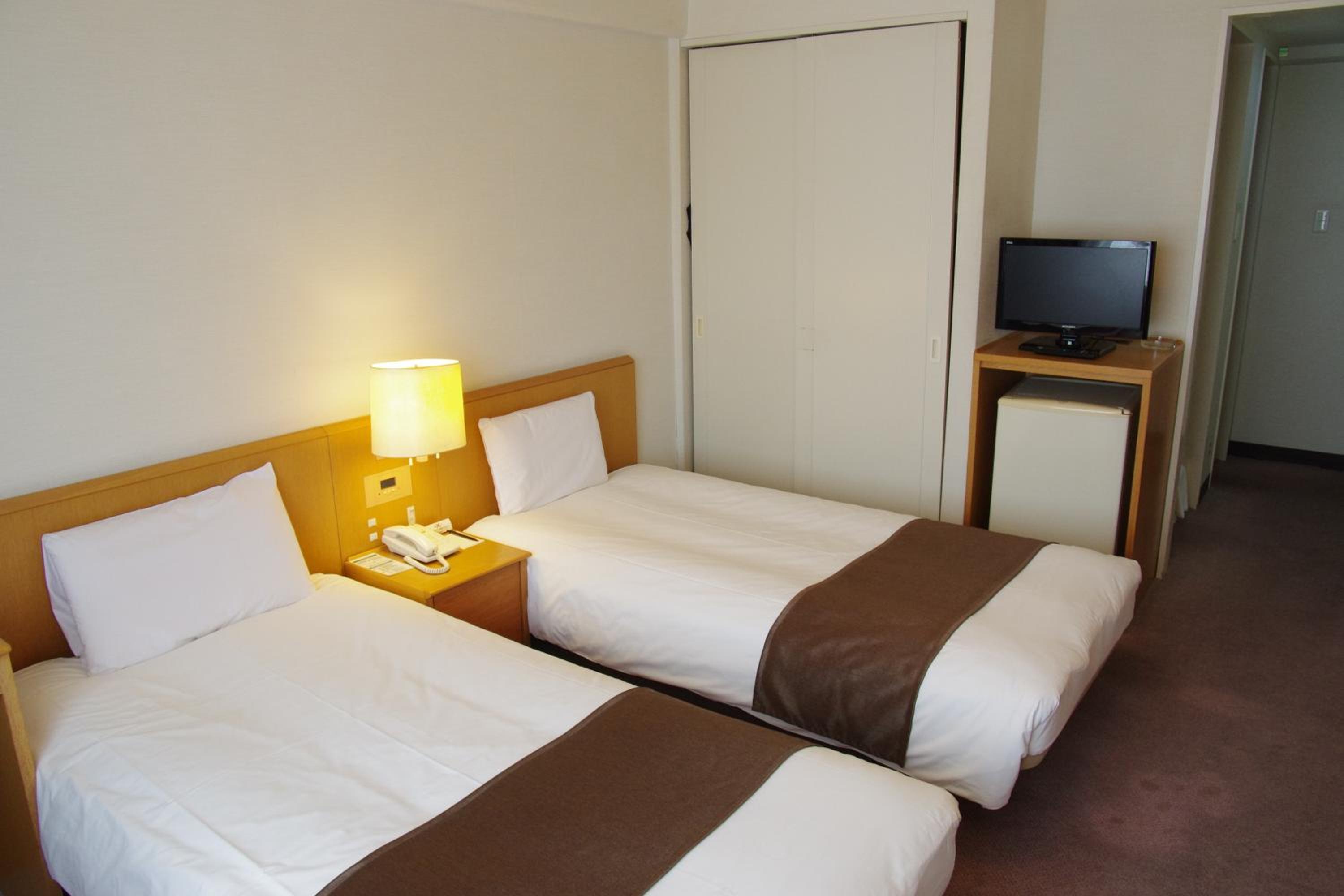 Moderate Room with Shower - Non-Smoking - Photo 5