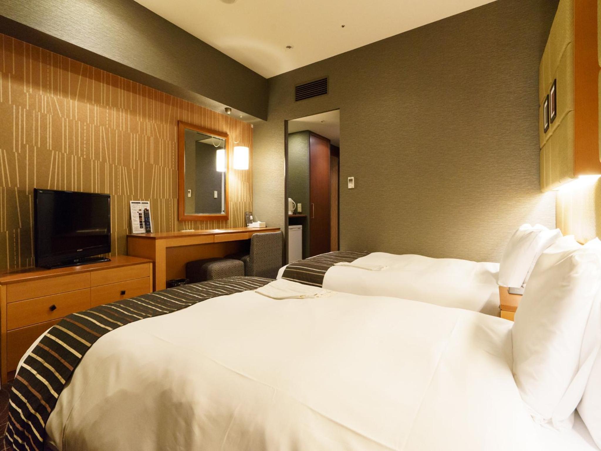 Twin Room - Non-Smoking - Photo 2