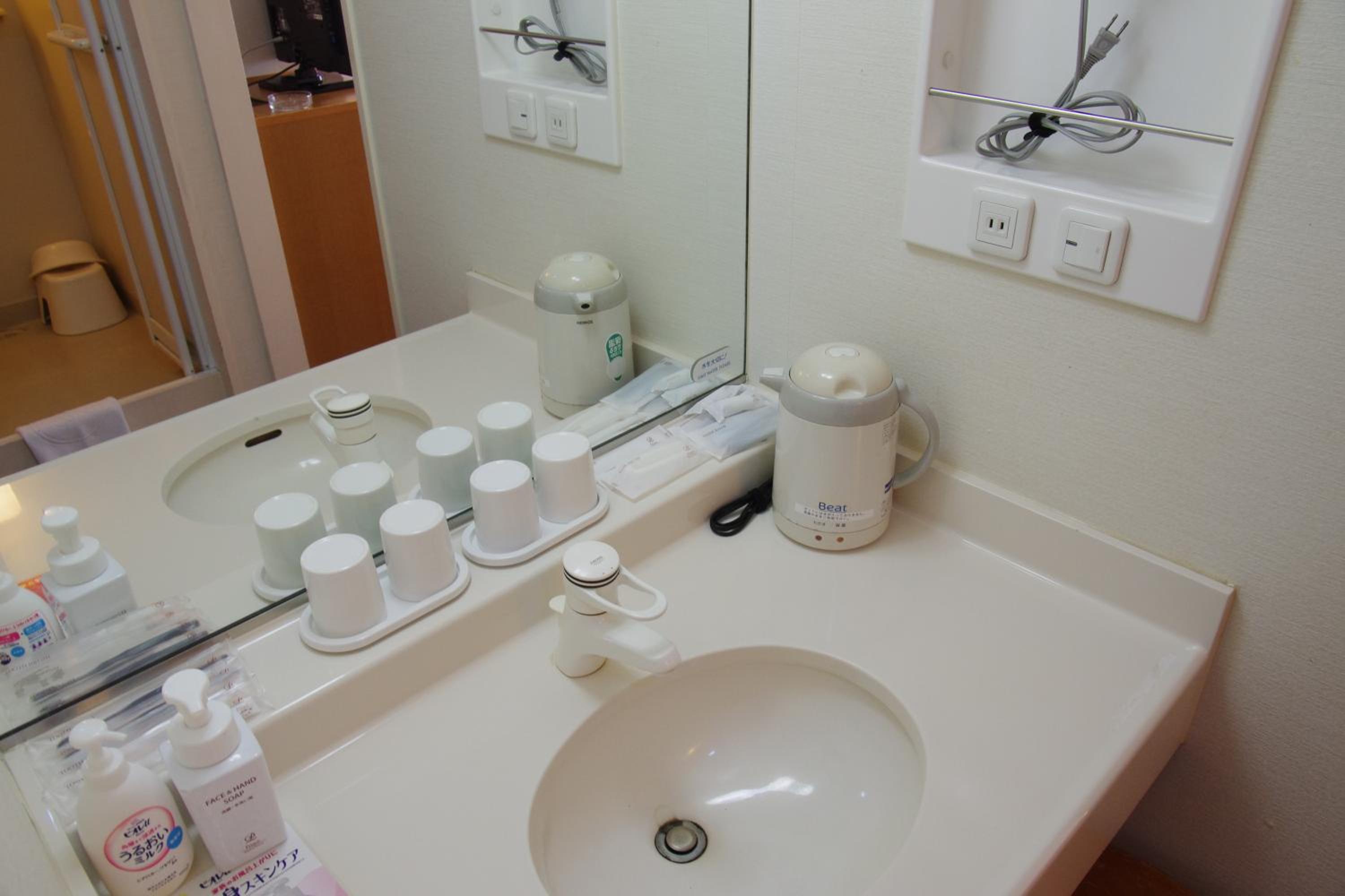 Moderate Room with Shower - Non-Smoking - Photo 3
